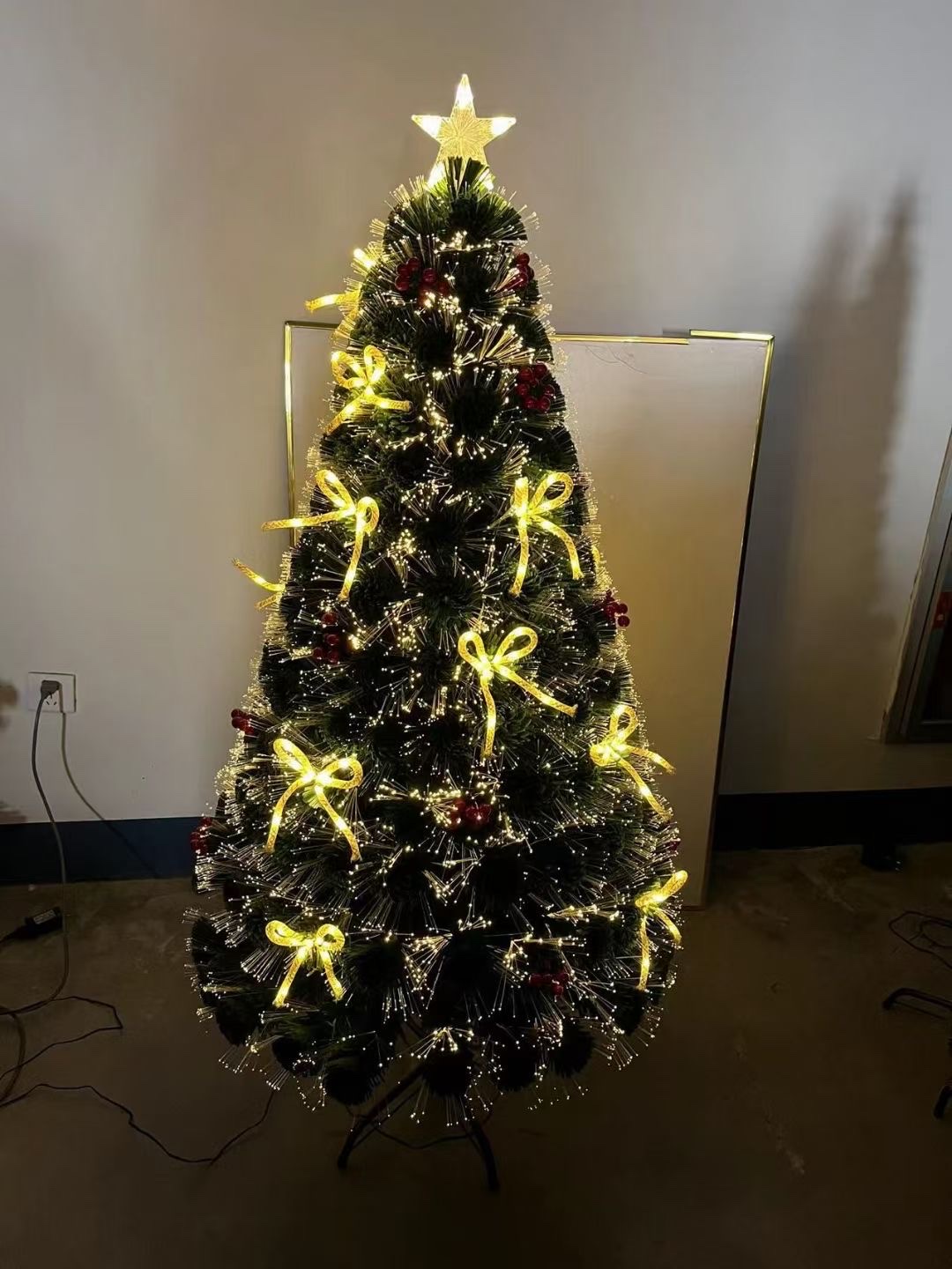 铜线灯圣诞树
