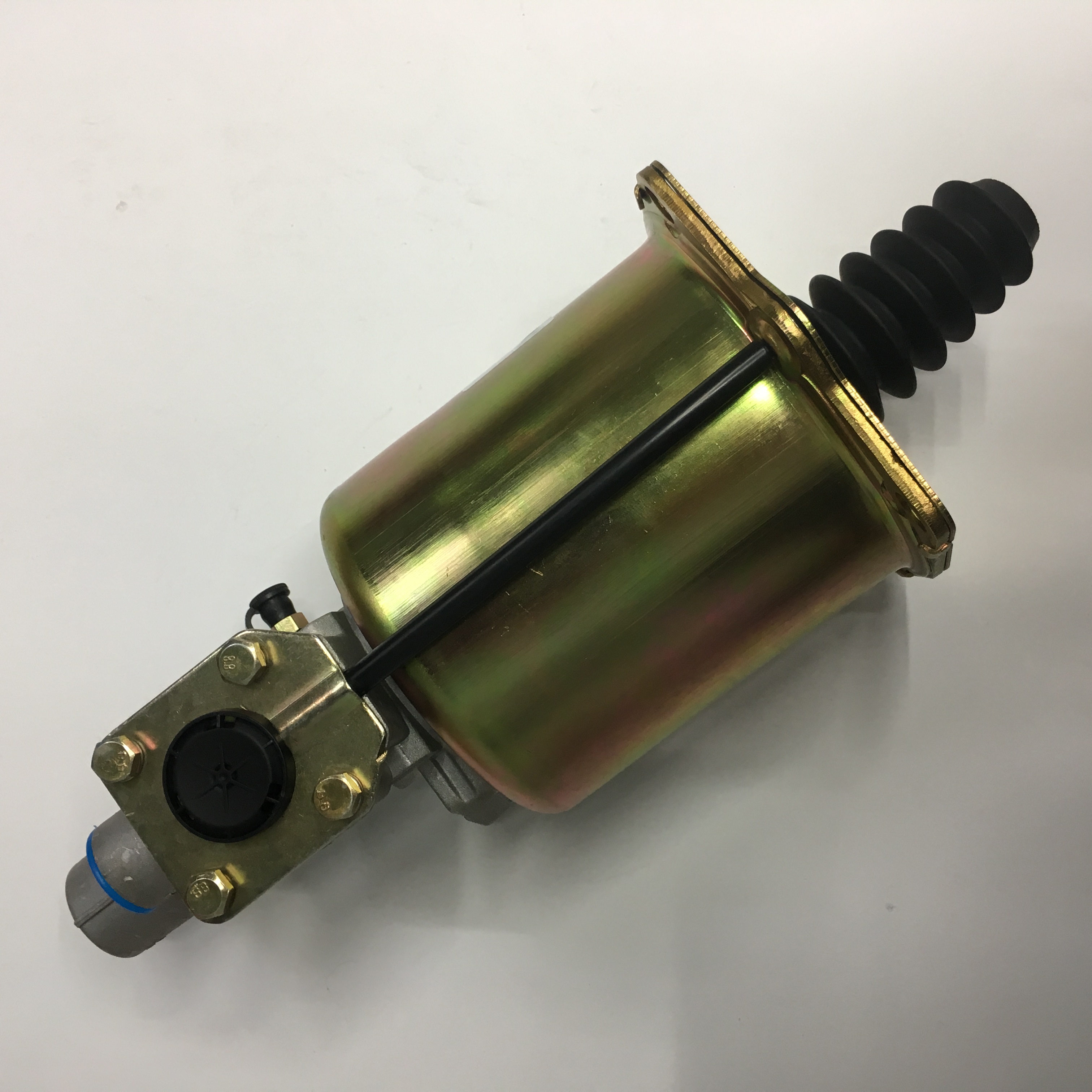 Sinotruk HOWO clutch power assist pump 102 cylinder WG9725230041 Application Scenario