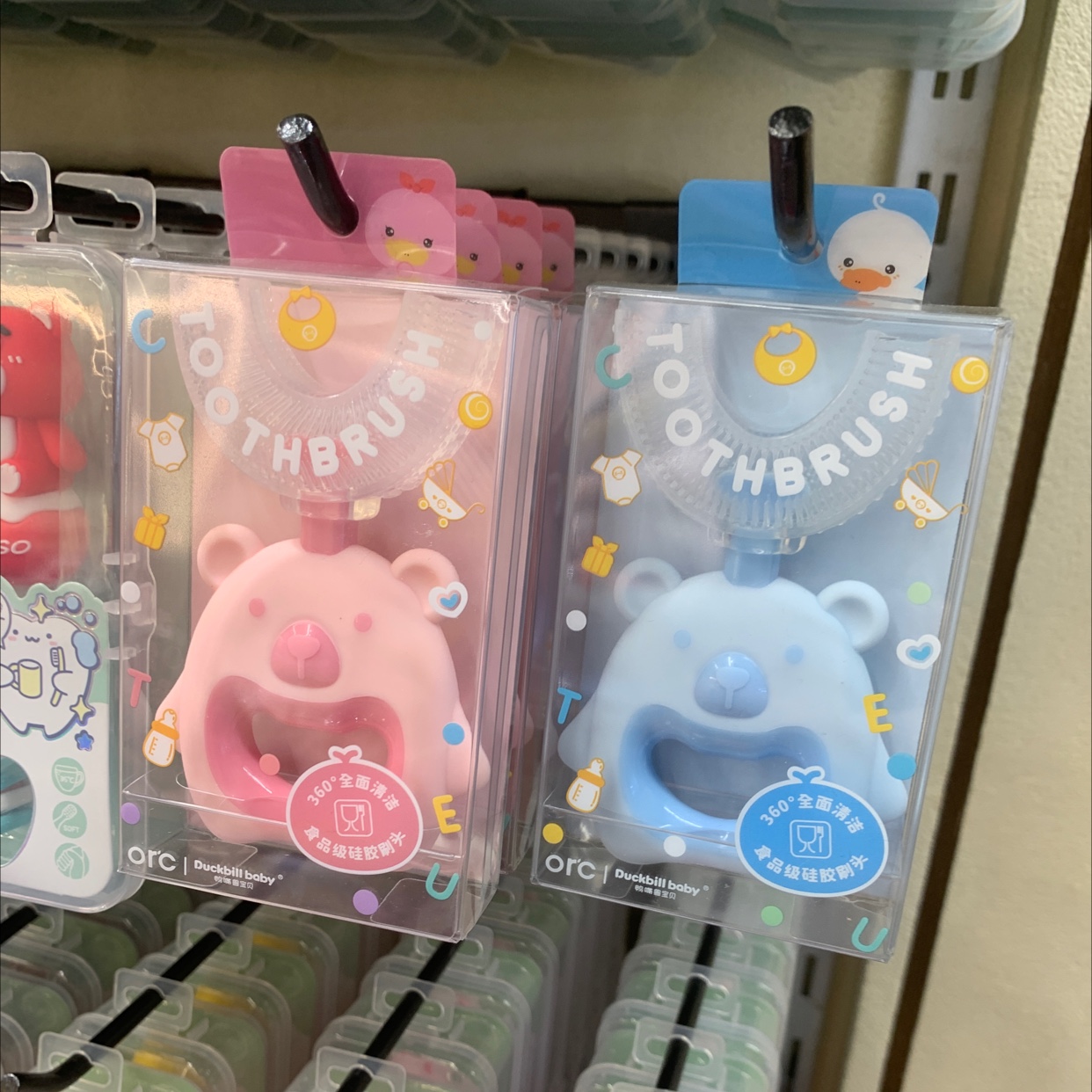 Soft bristles on children's U-shaped toothbrushes