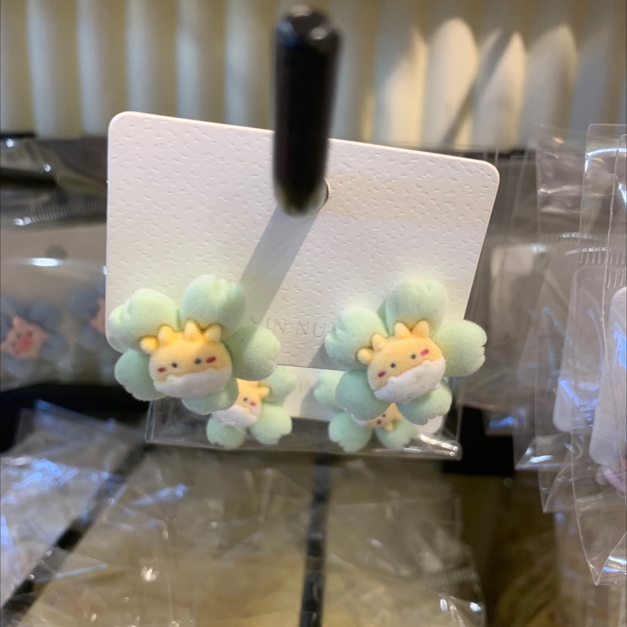 Flocked small flowers and vigorous deer