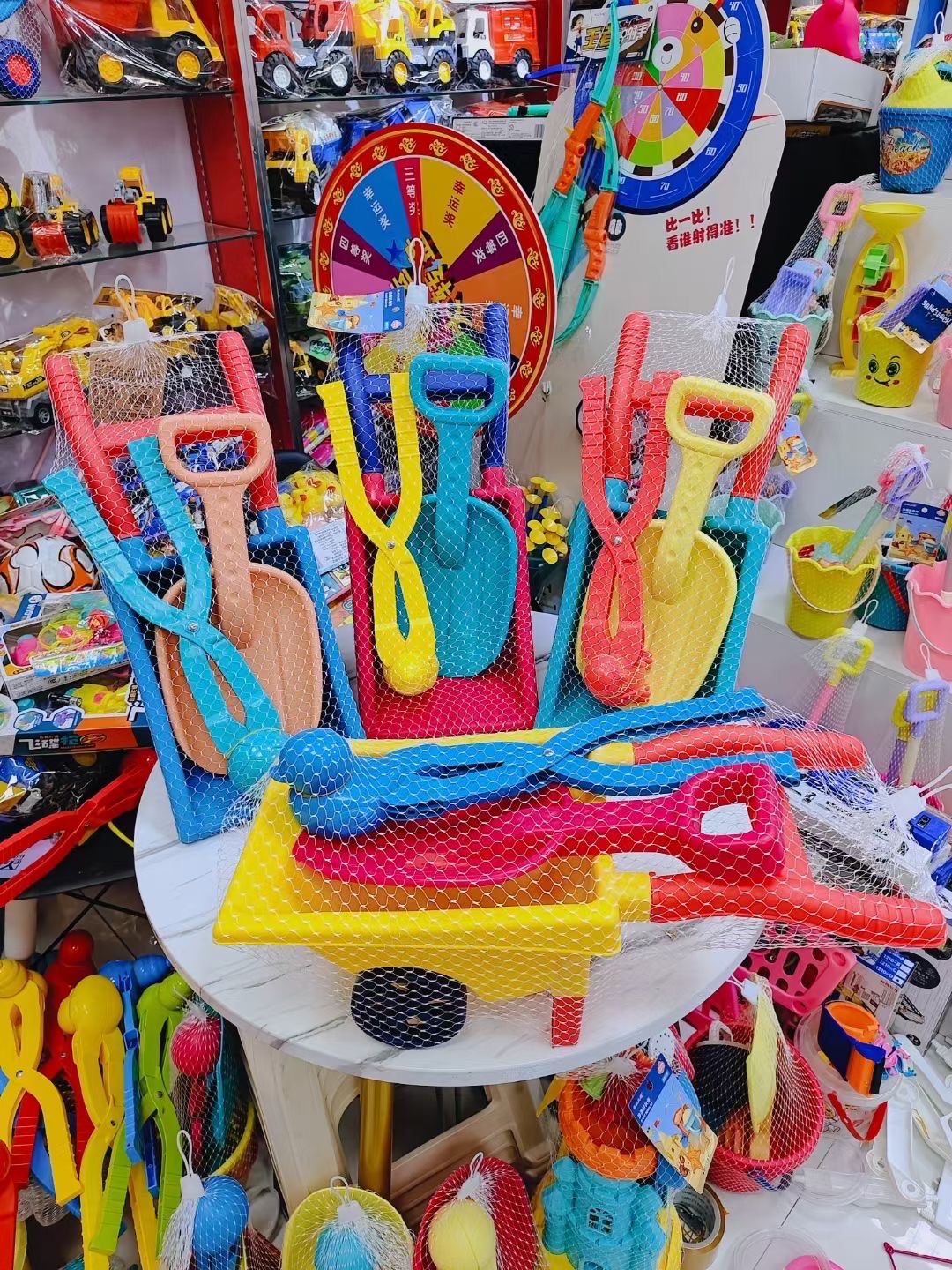 Thick children's snow play tools, ducklings, snowball tongs, snowball fight magic set, snowman building, snow heart picking Application Scenario