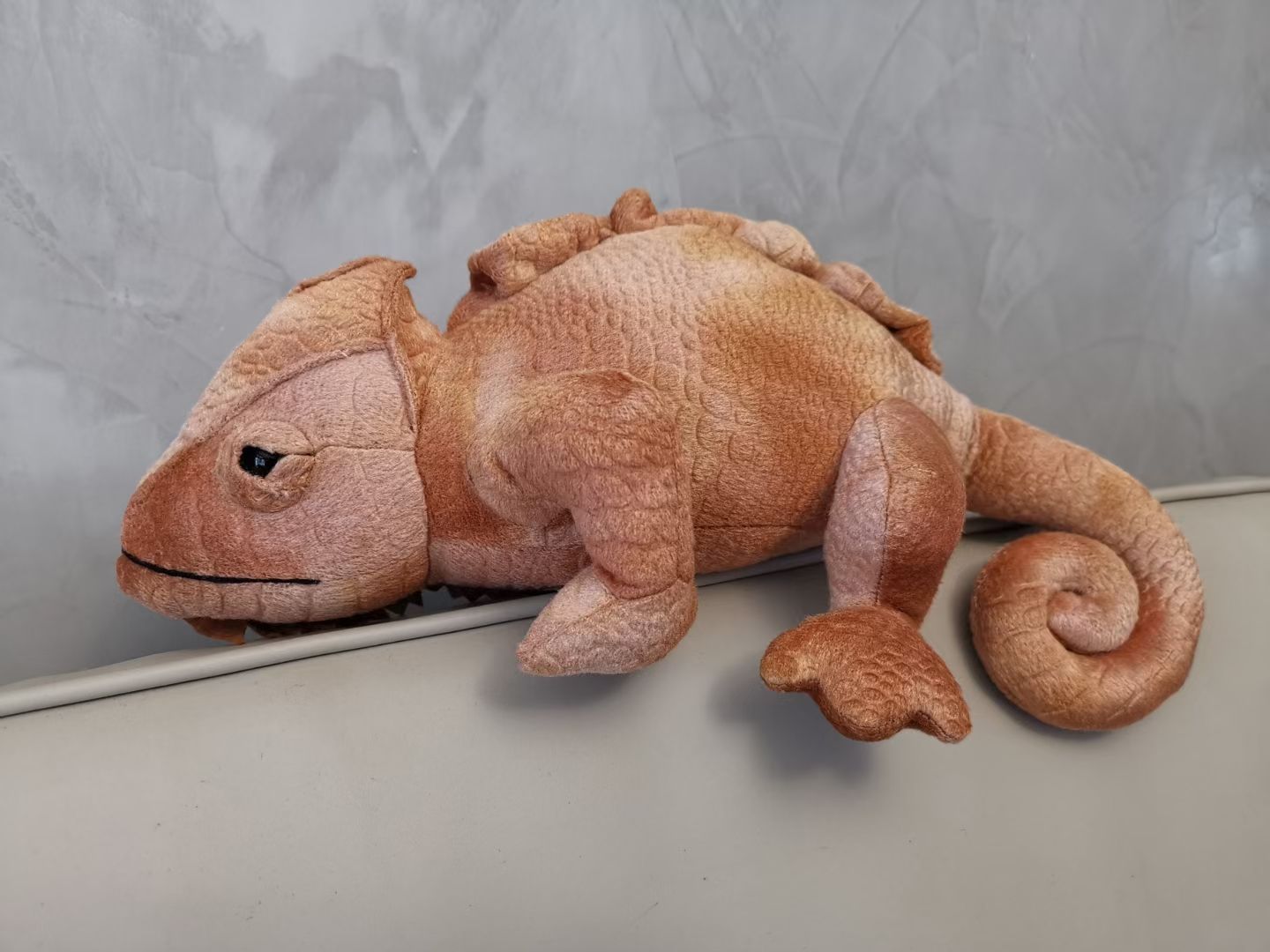 Simulation dinosaur figurines, pu dolls, claw machines, Tyrannosaurus rex, Triceratops, chameleons, boy gifts, plush toys Specification image