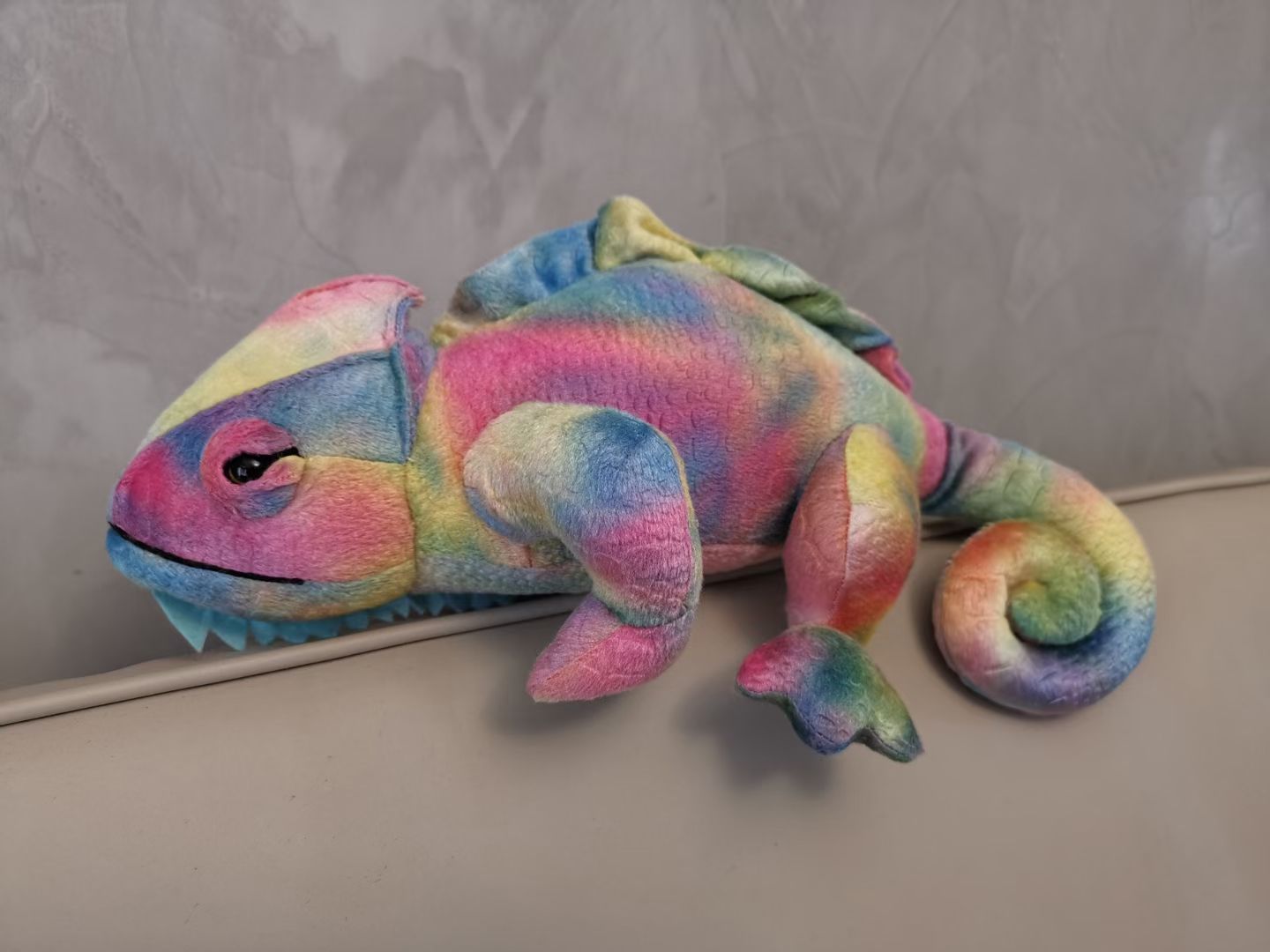 Simulation dinosaur figurines, pu dolls, claw machines, Tyrannosaurus rex, Triceratops, chameleons, boy gifts, plush toys Item Picture