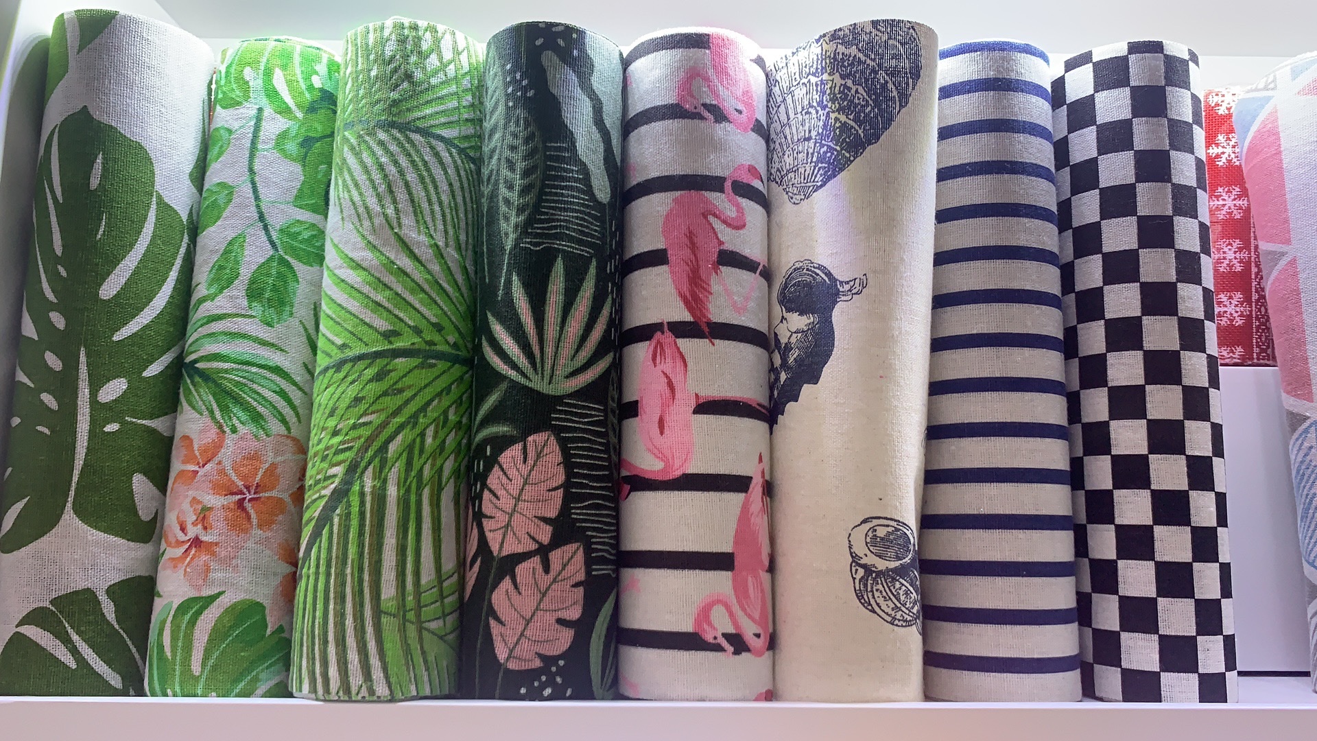 Cotton and linen printed flamingo tablecloth