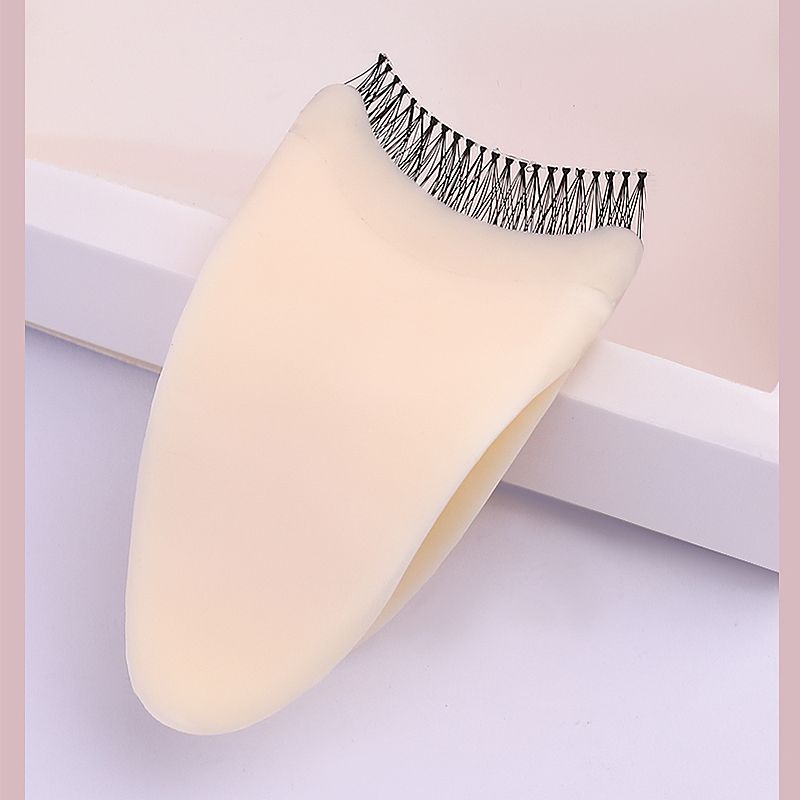 أداة المكياج التي تساعد على وضع الرموش الاصطناعية detail image 2