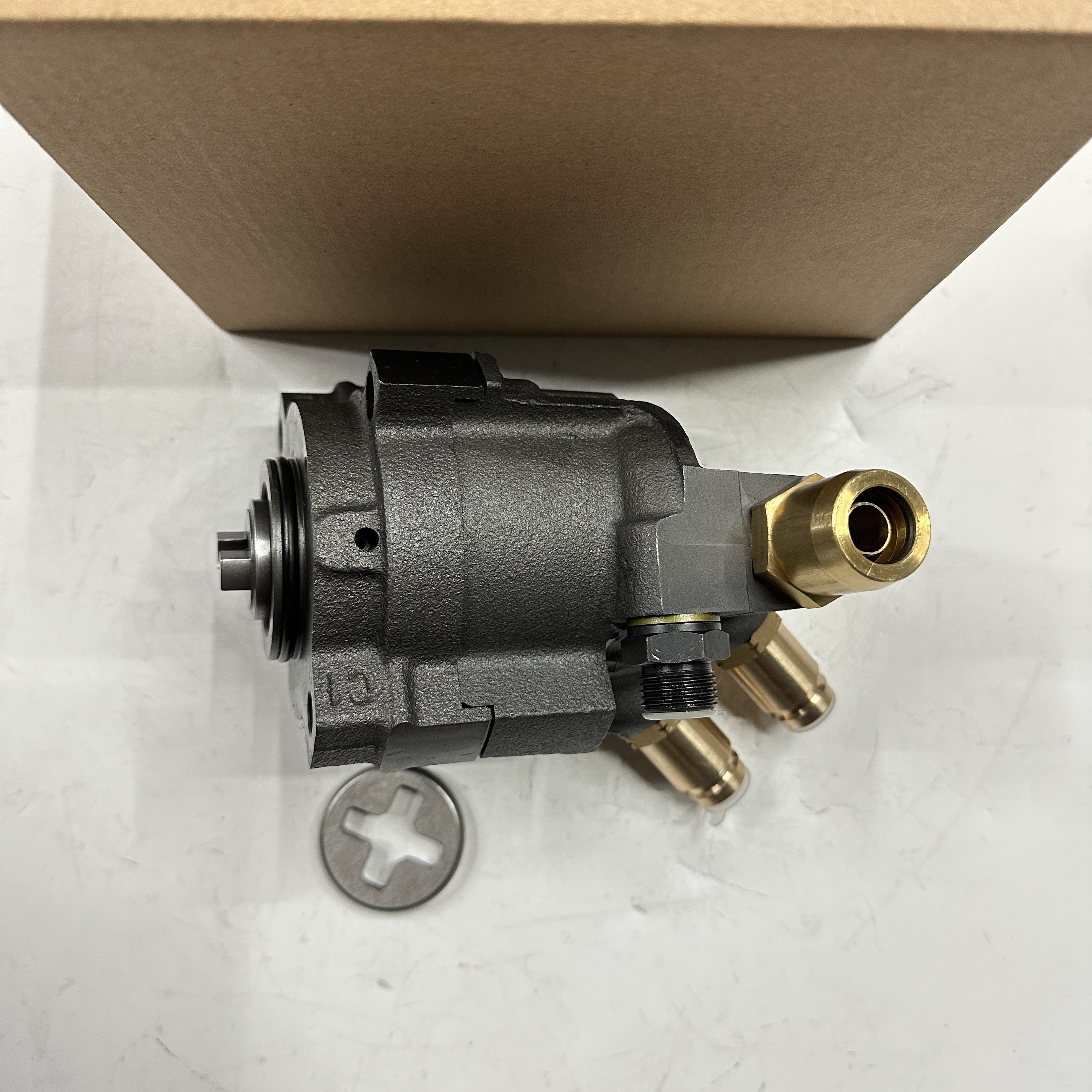 European heavy-duty truck fuel system accessories: fuel pump, fuel transfer pump, gear pump 1518142 Specification image