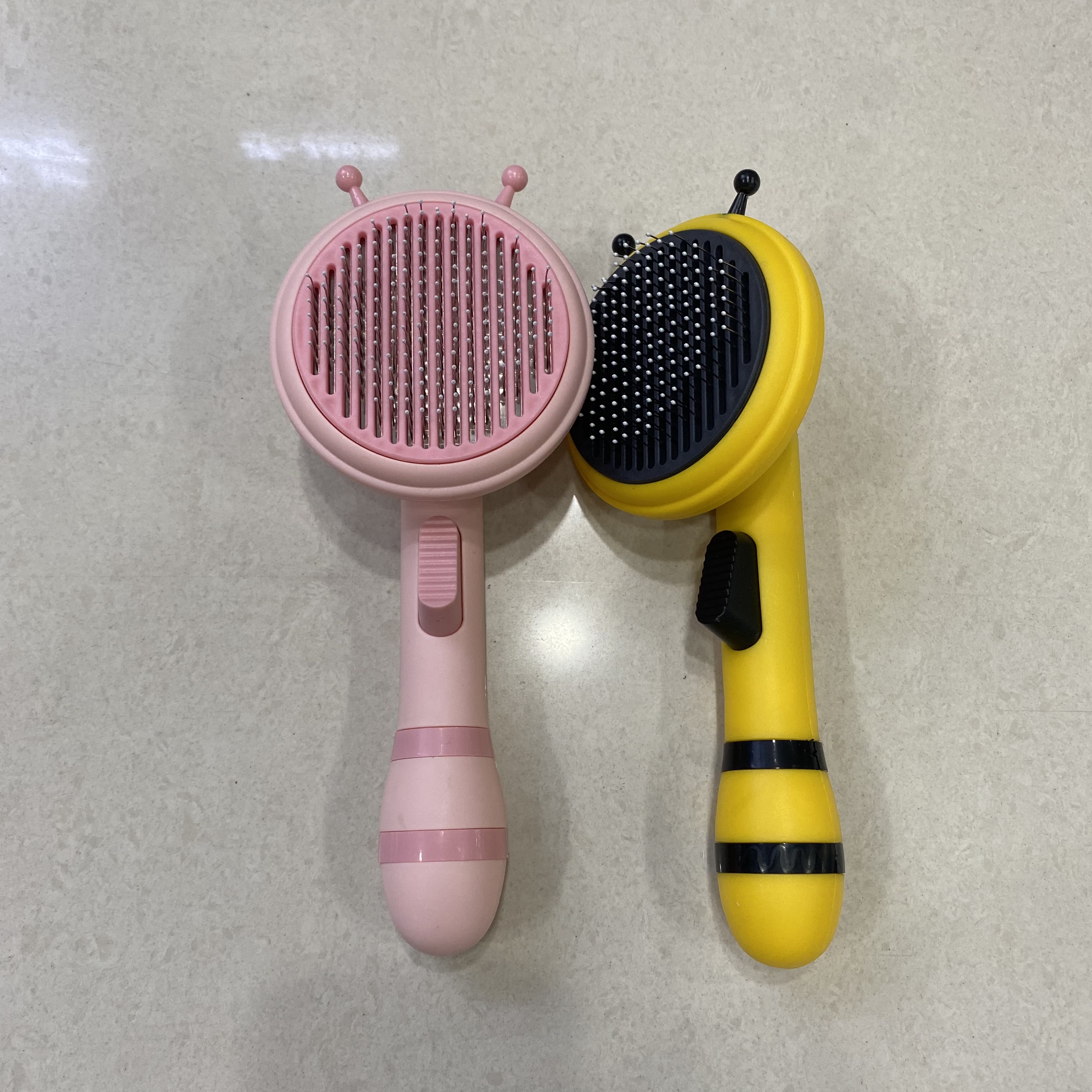 Little Bee pet brush details Picture