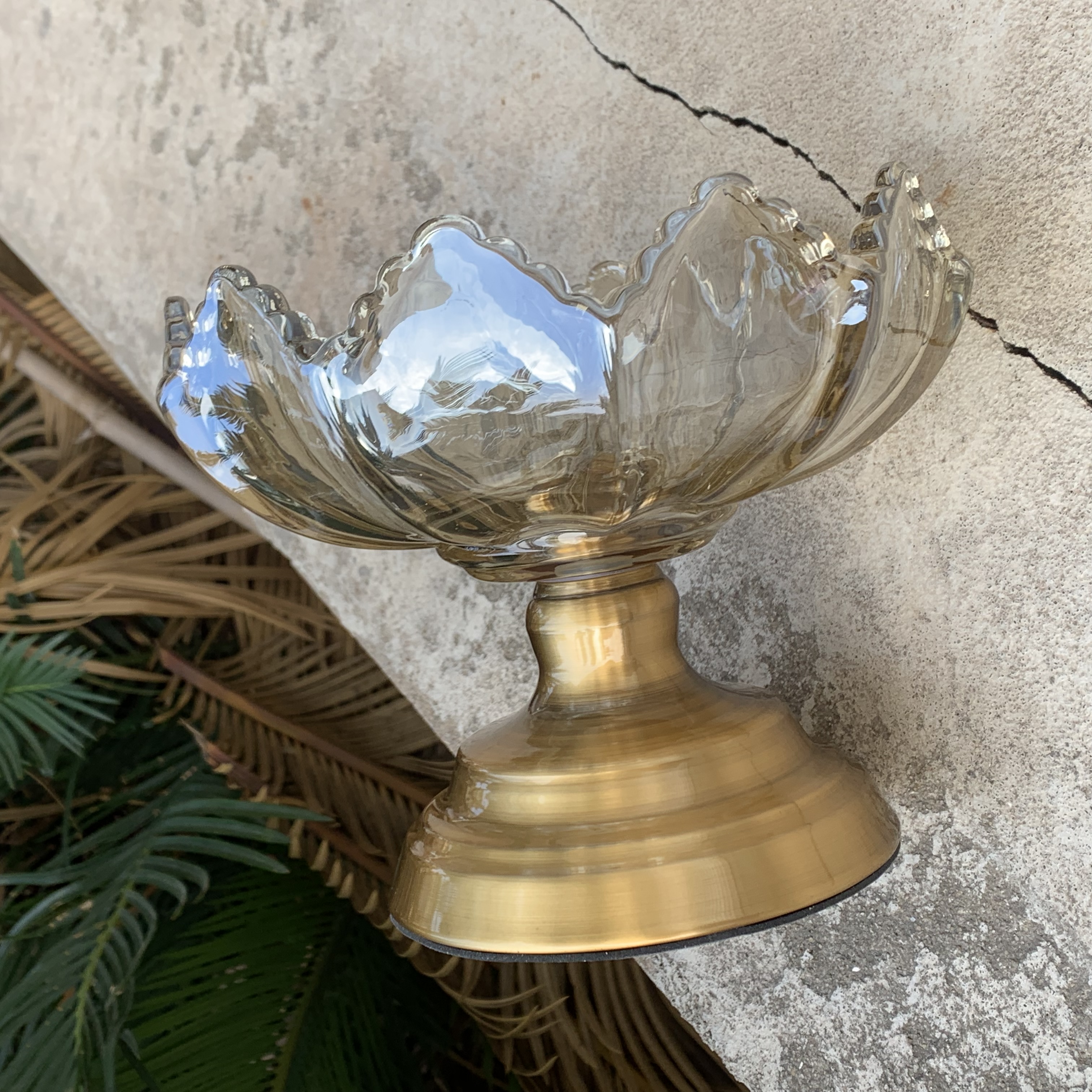 طبق فاكهة الكريستال الكريستال في غرفة المعيشة في بلدان الشمال الأوروبي Item Picture