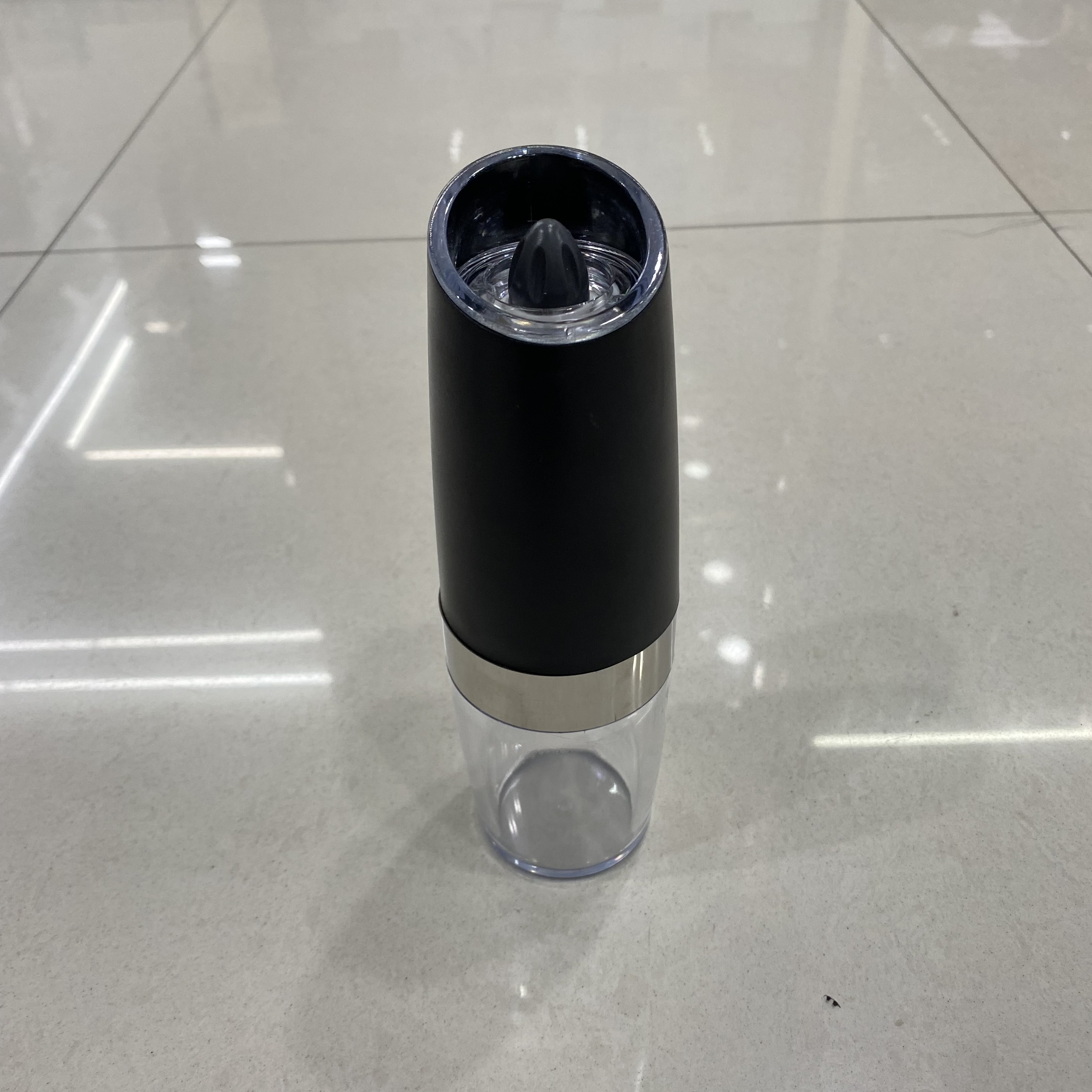 Electric induction pepper grinder, gravity induction grinder, household pepper salt grinder Application Scenario