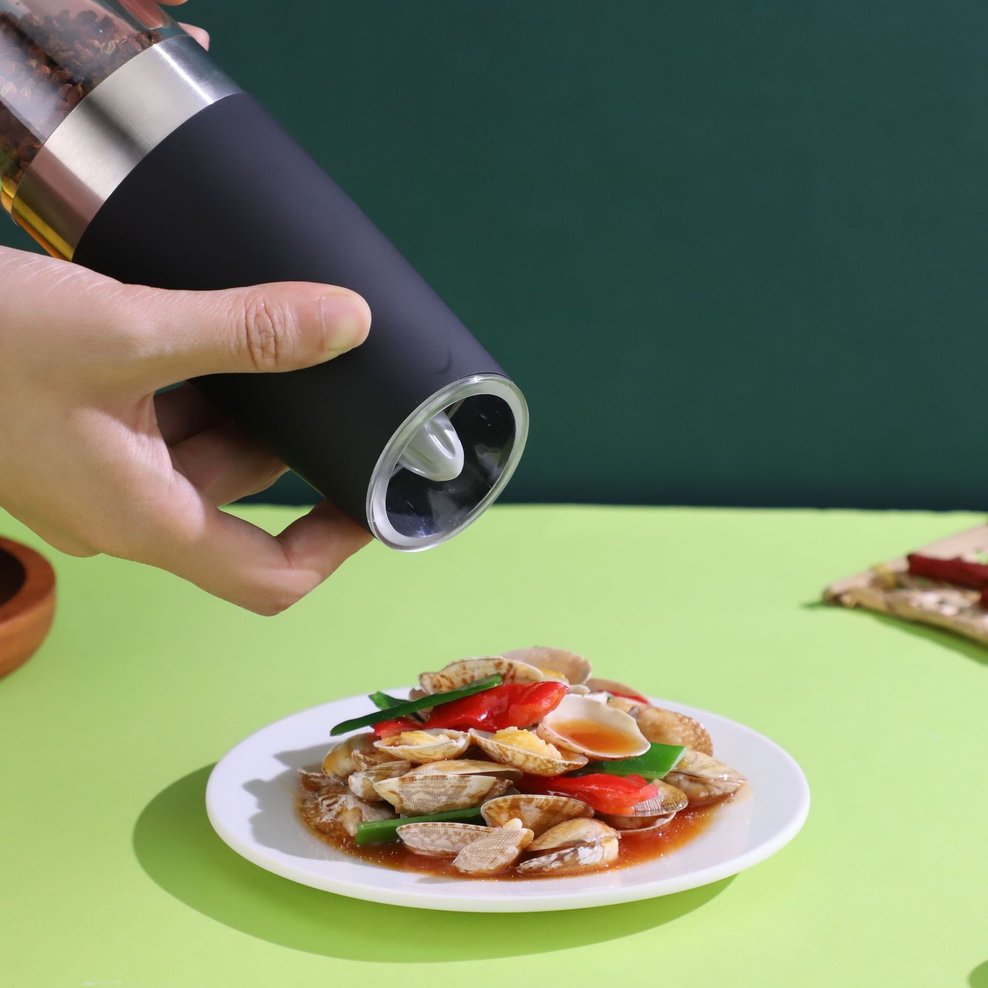 Electric induction pepper grinder, gravity induction grinder, household pepper salt grinder details Picture