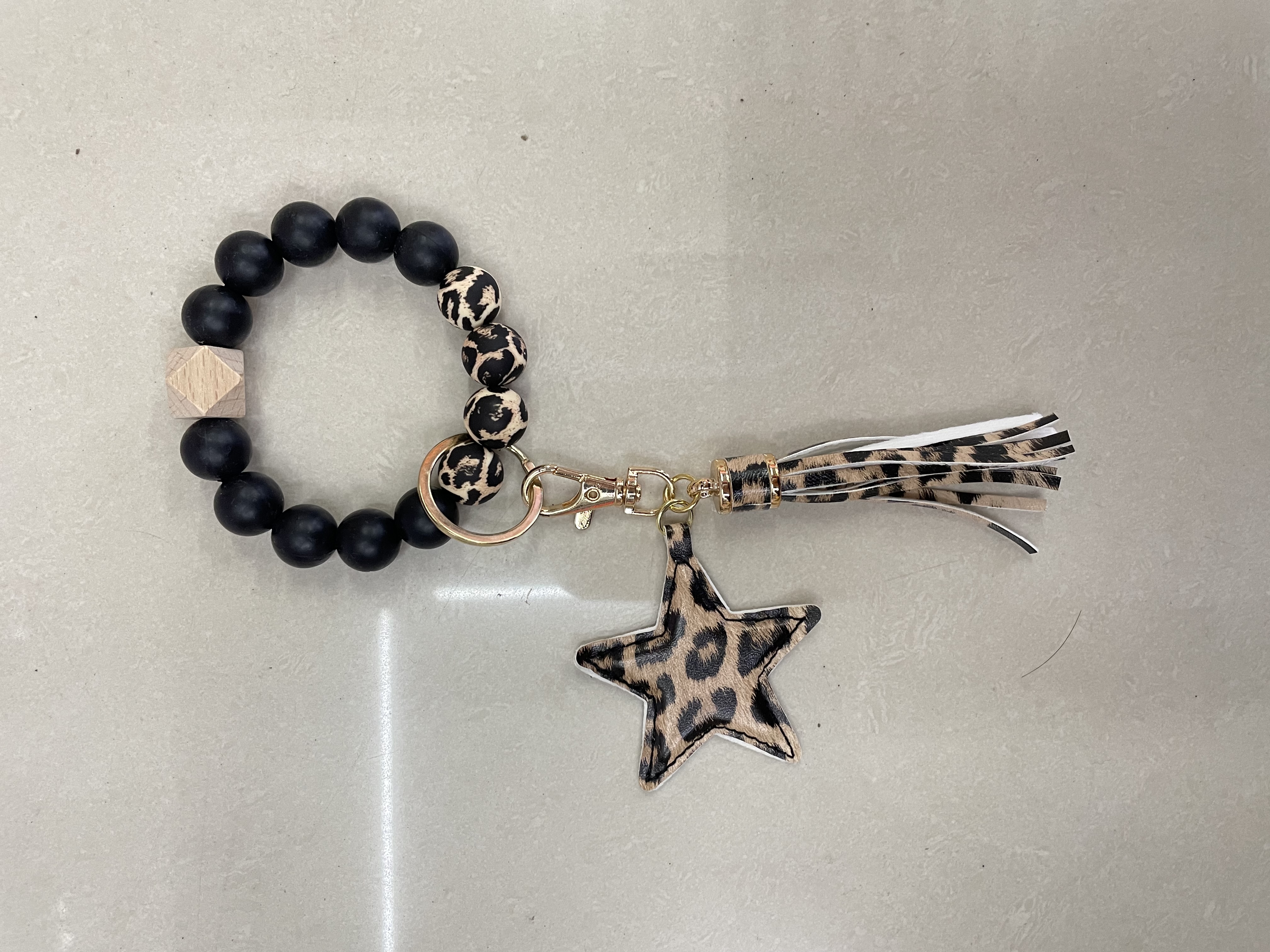鑫海饰品【亚马逊爆款】五角星黑硅胶珠钥匙扣