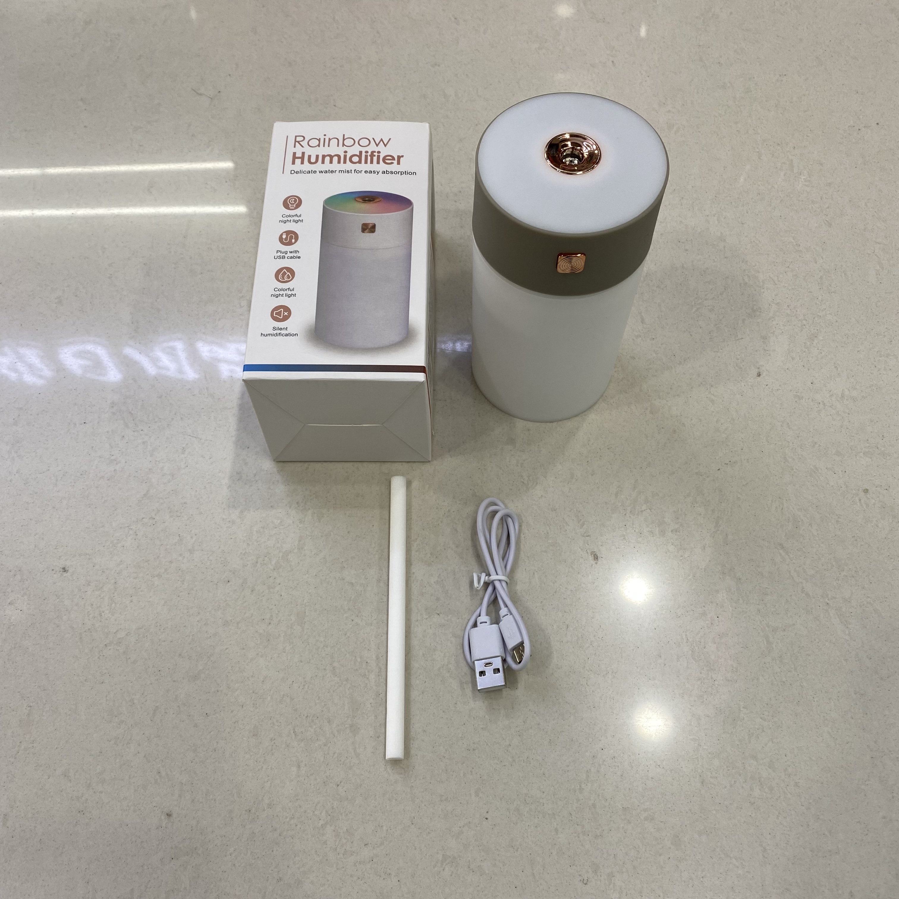 Small and mini fog volume aromatherapy car rainbow cup humidifier, car humidifier