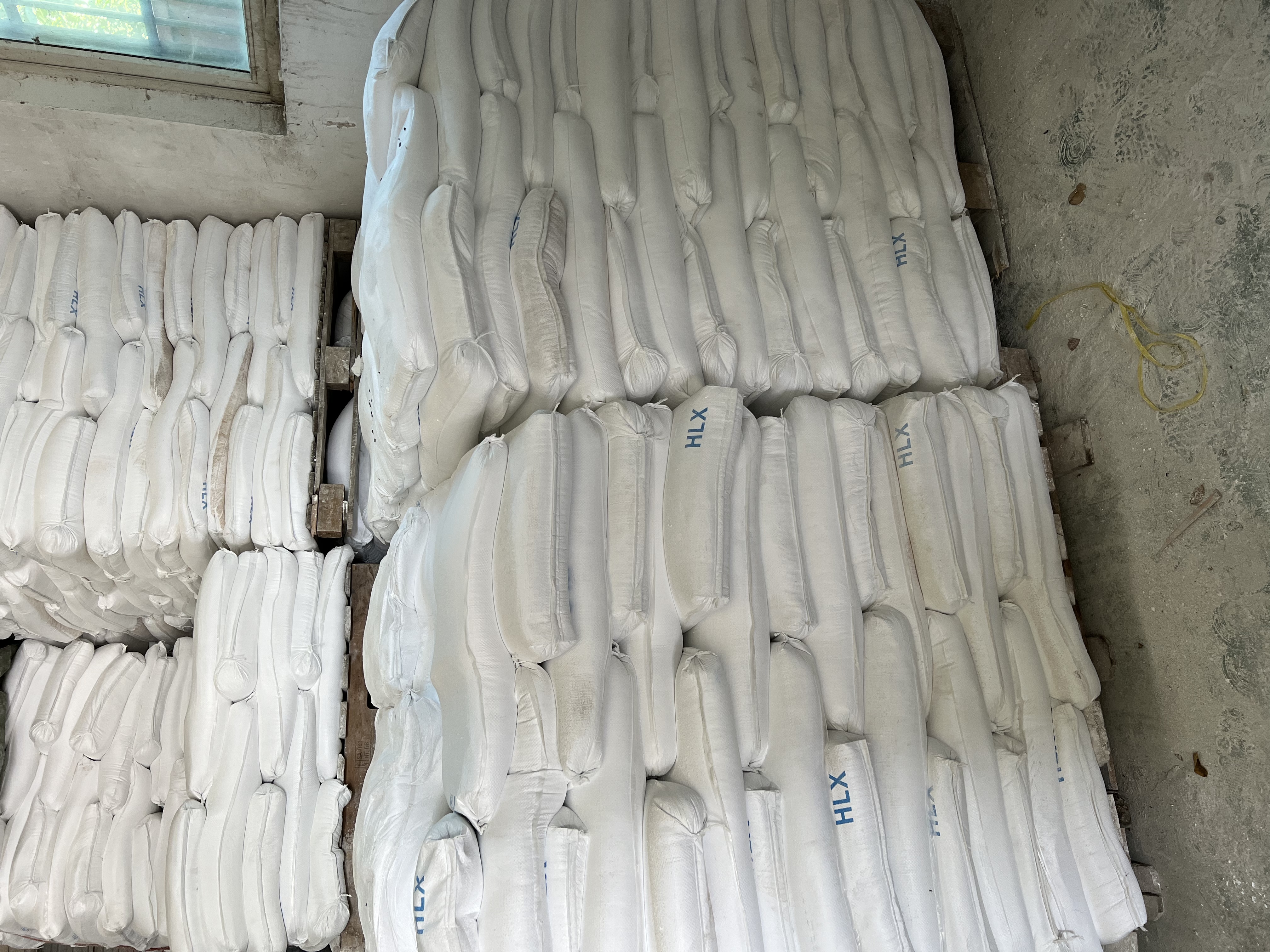 Domestic calcium carbonate high whiteness 1500 mesh fine ultra-white calcium carbonate powder, nano heavy calcium carbonate calcium powder, PVC mixed injection molding blown film filling masterbatch, granulation toy filling particles