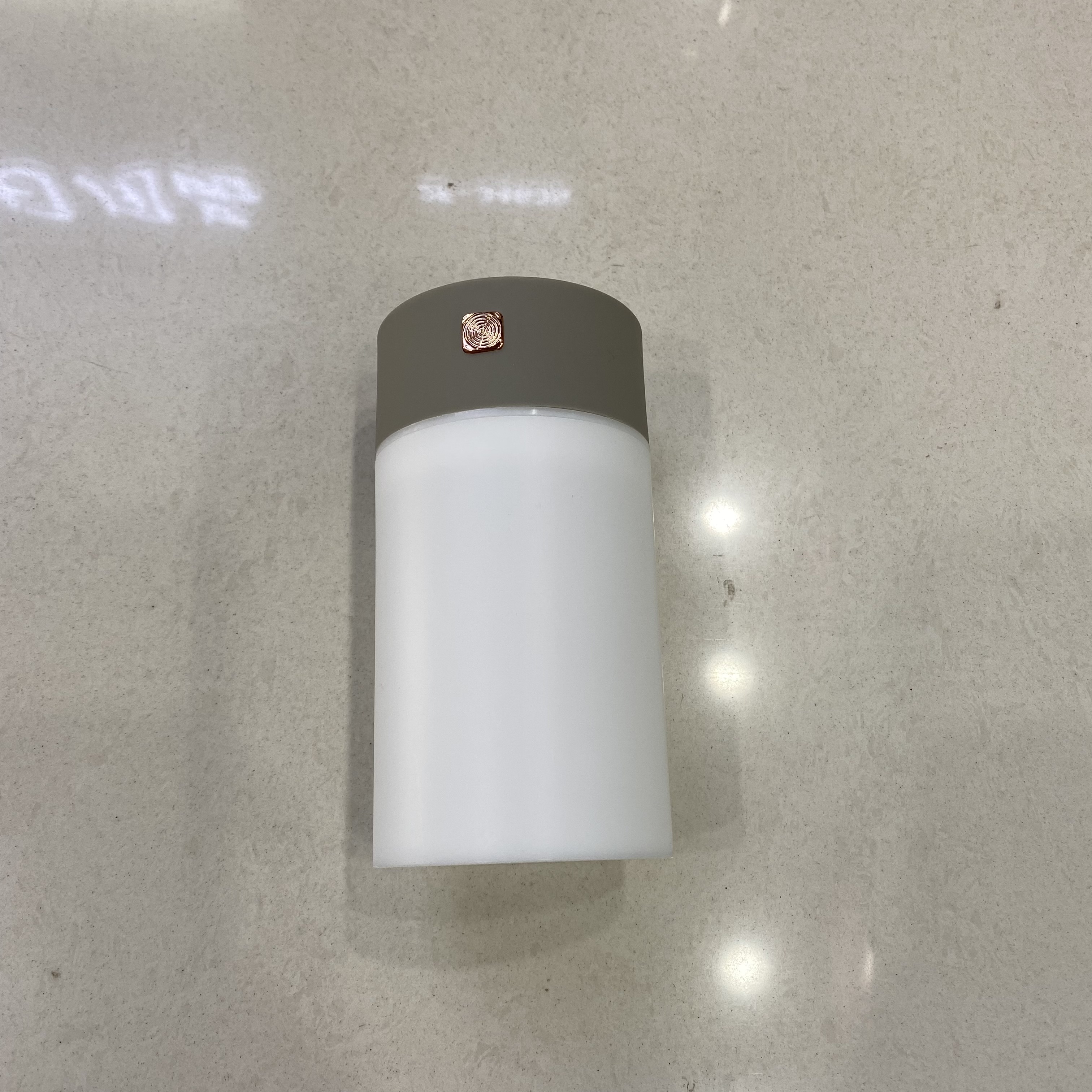 Small and mini fog volume aromatherapy car rainbow cup humidifier, car humidifier details Picture