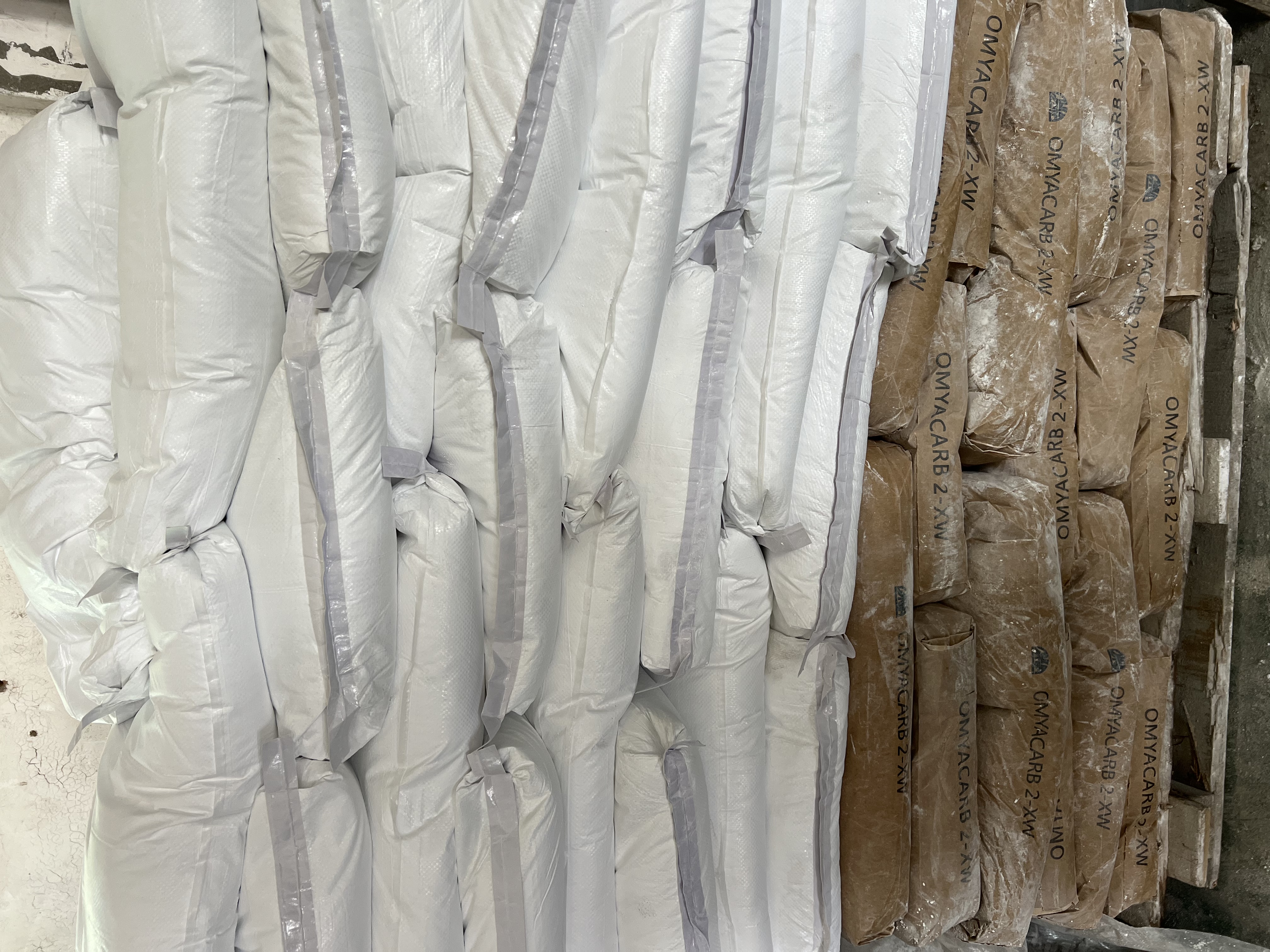 Vietnamese imported calcium carbonate, high whiteness, 2500 mesh ultra-fine and ultra-white calcium carbonate powder, nano heavy calcium carbonate powder, PVC mixed, injection molding blown film filling masterbatch, granulation toy filling particles