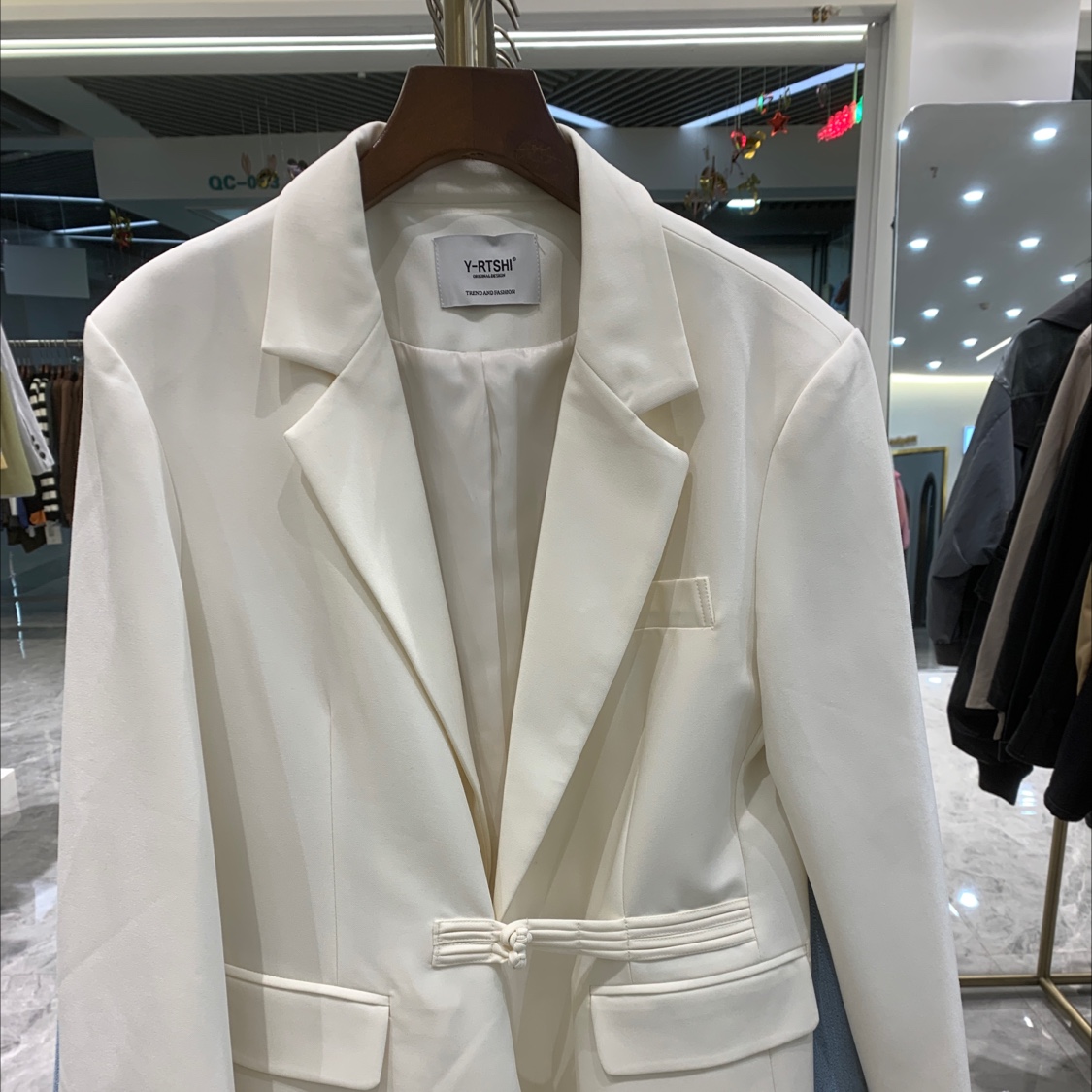 Spring fashion suits are slimming