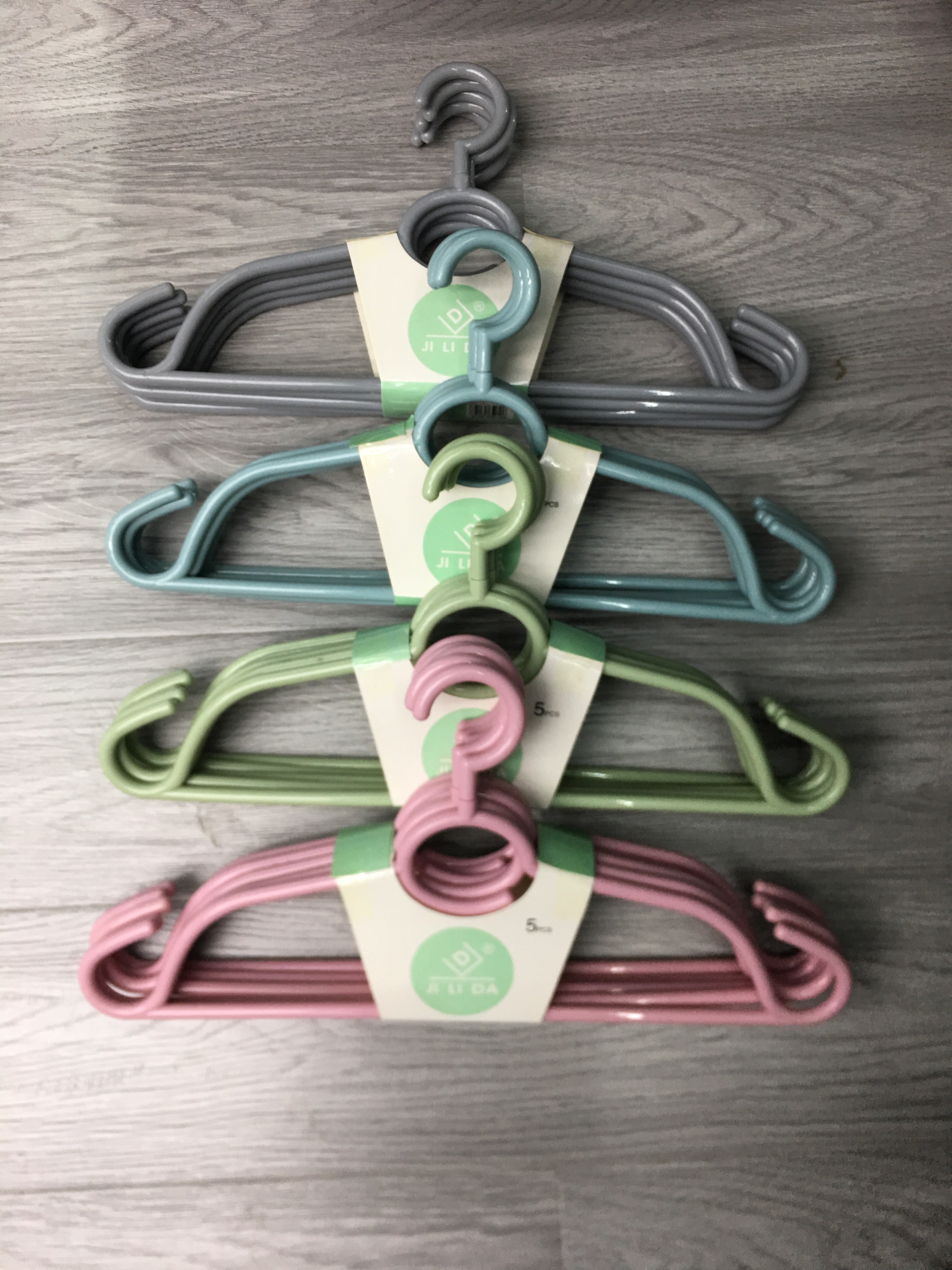 8019#多功能塑料衣架（5个一套）