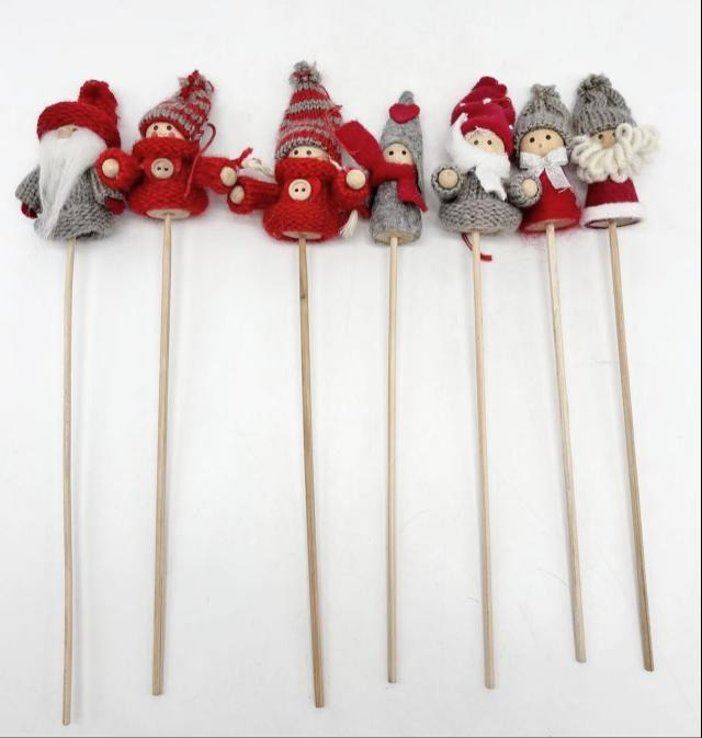 The source factory supplies Christmas dolls, Christmas decorations and Christmas daily necessities