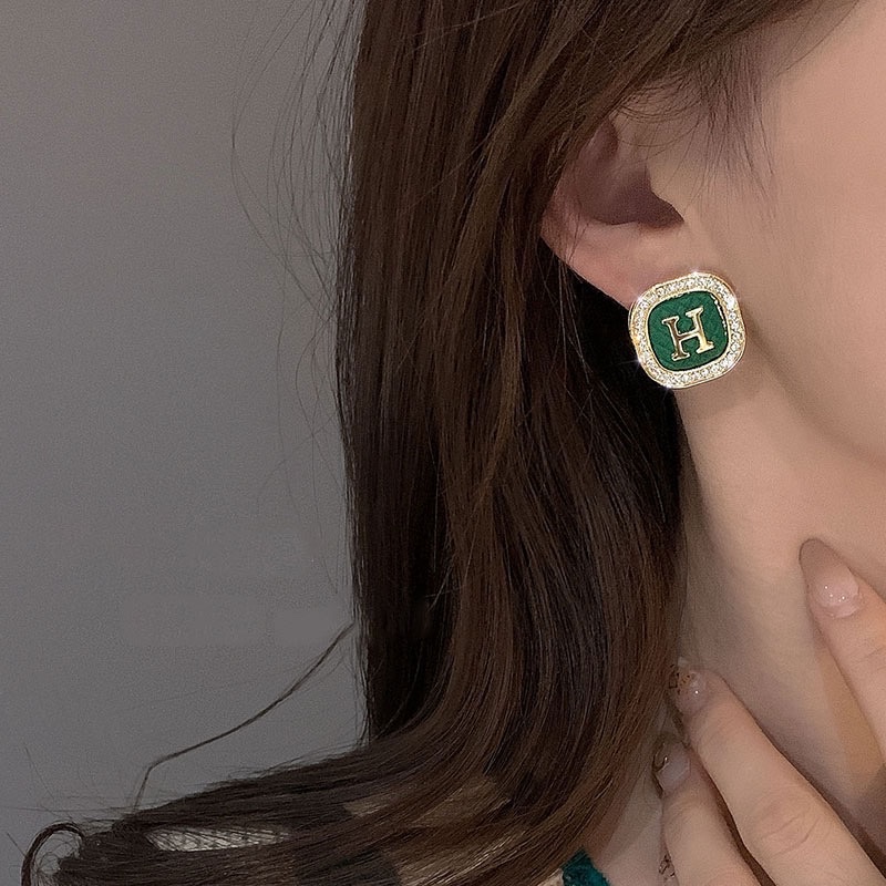 French retro green H-letter stud earrings with a light luxury and niche design, exuding a sense of sophistication and elegance. 925 silver needle earrings for women
