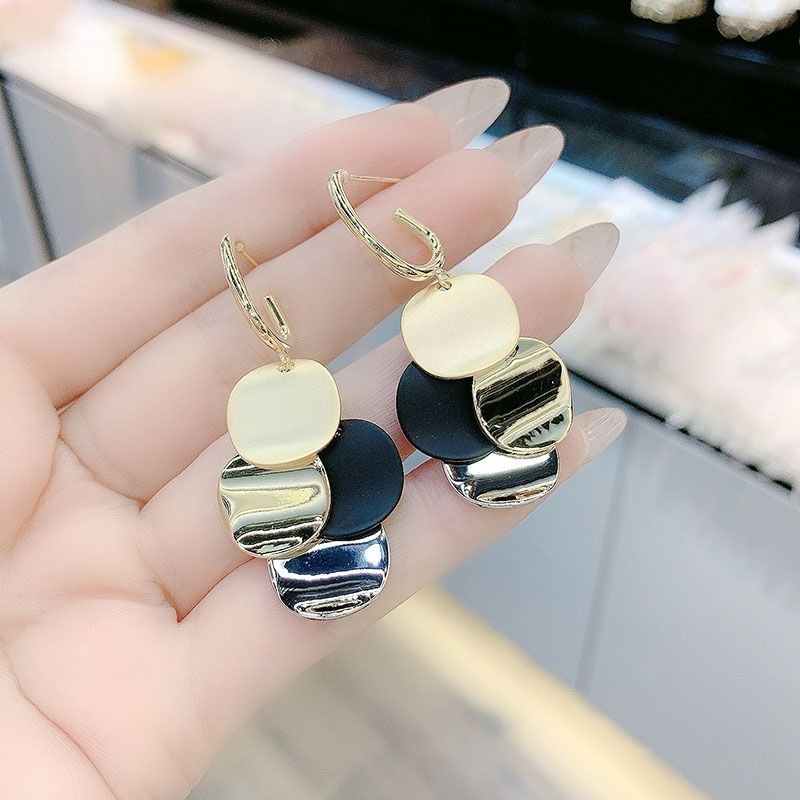 The Japanese and Korean metal round plate light luxury fashion S925 silver needle earrings and earrings have a design sense and are versatile. 2023 new trendy 018 details Picture