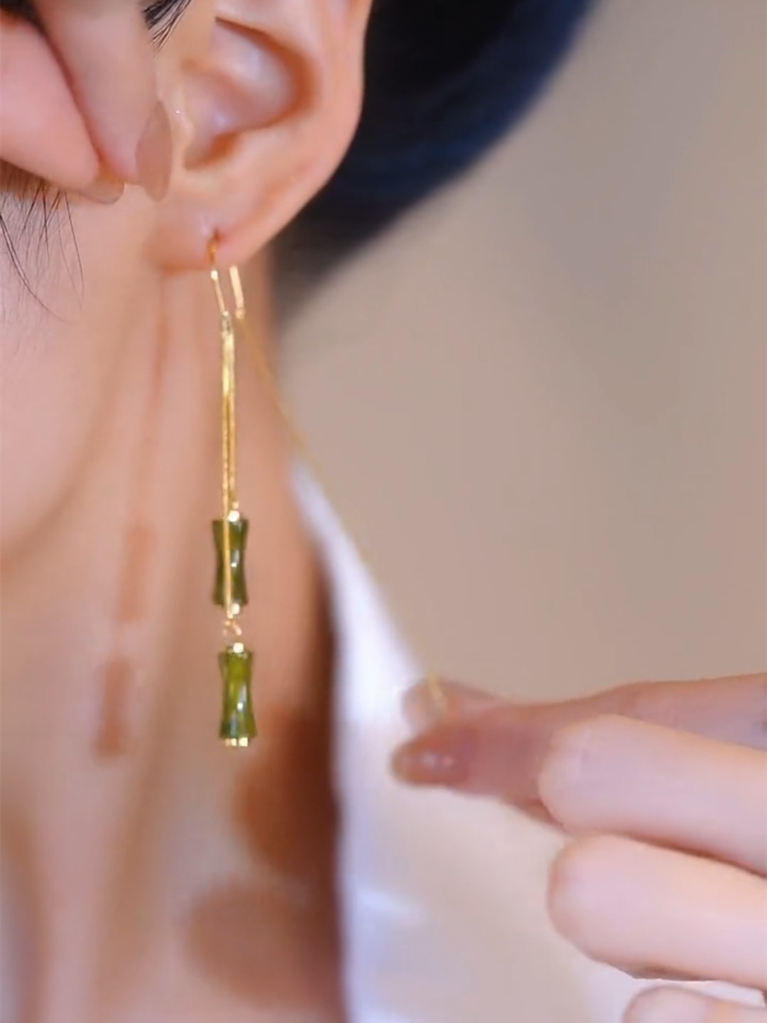 Long green bamboo-joint ear thread earrings, women's anti-loss tassel design, popular and versatile earrings, 2022 new style earrings 022 Application Scenario