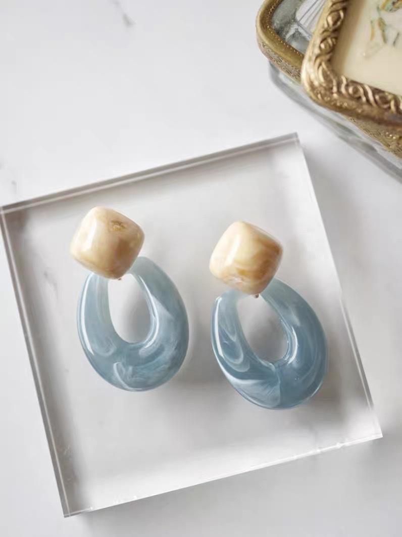 Japanese retro ear clip acrylic earrings for women Spring/Summer 2023 high-end niche design Women's earless Japanese miscellaneous earrings 016