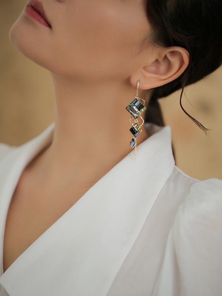 Yan 炟 fashionable geometric crystal earrings 2022 new trendy diamond-shaped earrings retro exaggerated unique tassel earrings