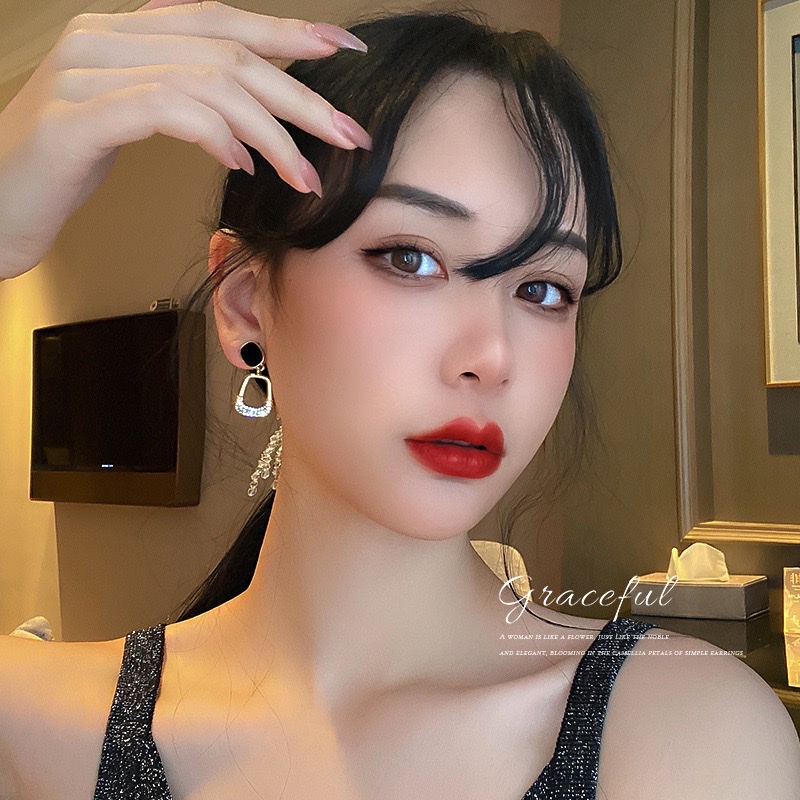 925 Silver Needle Fashionable and Individual Earrings, Geometric diamond-encrusted earrings, trendy and stylish design sense earrings 08 details Picture
