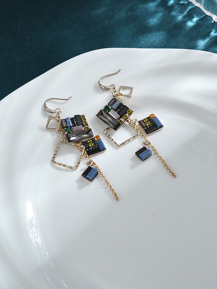 Yan 炟 fashionable geometric crystal earrings 2022 new trendy diamond-shaped earrings retro exaggerated unique tassel earrings details Picture