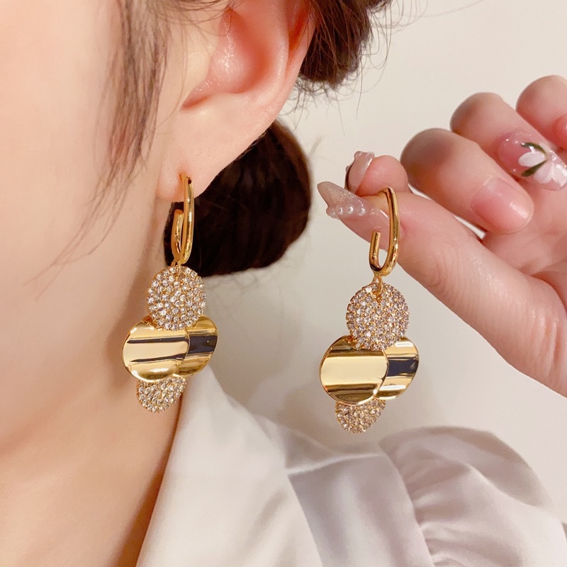 The Japanese and Korean metal round plate light luxury fashion S925 silver needle earrings and earrings have a design sense and are versatile. 2023 new trendy 018 Item Picture