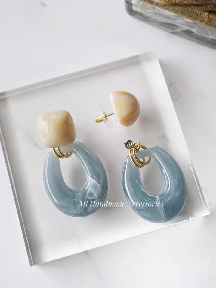 Japanese retro ear clip acrylic earrings for women Spring/Summer 2023 high-end niche design Women's earless Japanese miscellaneous earrings 016 details Picture