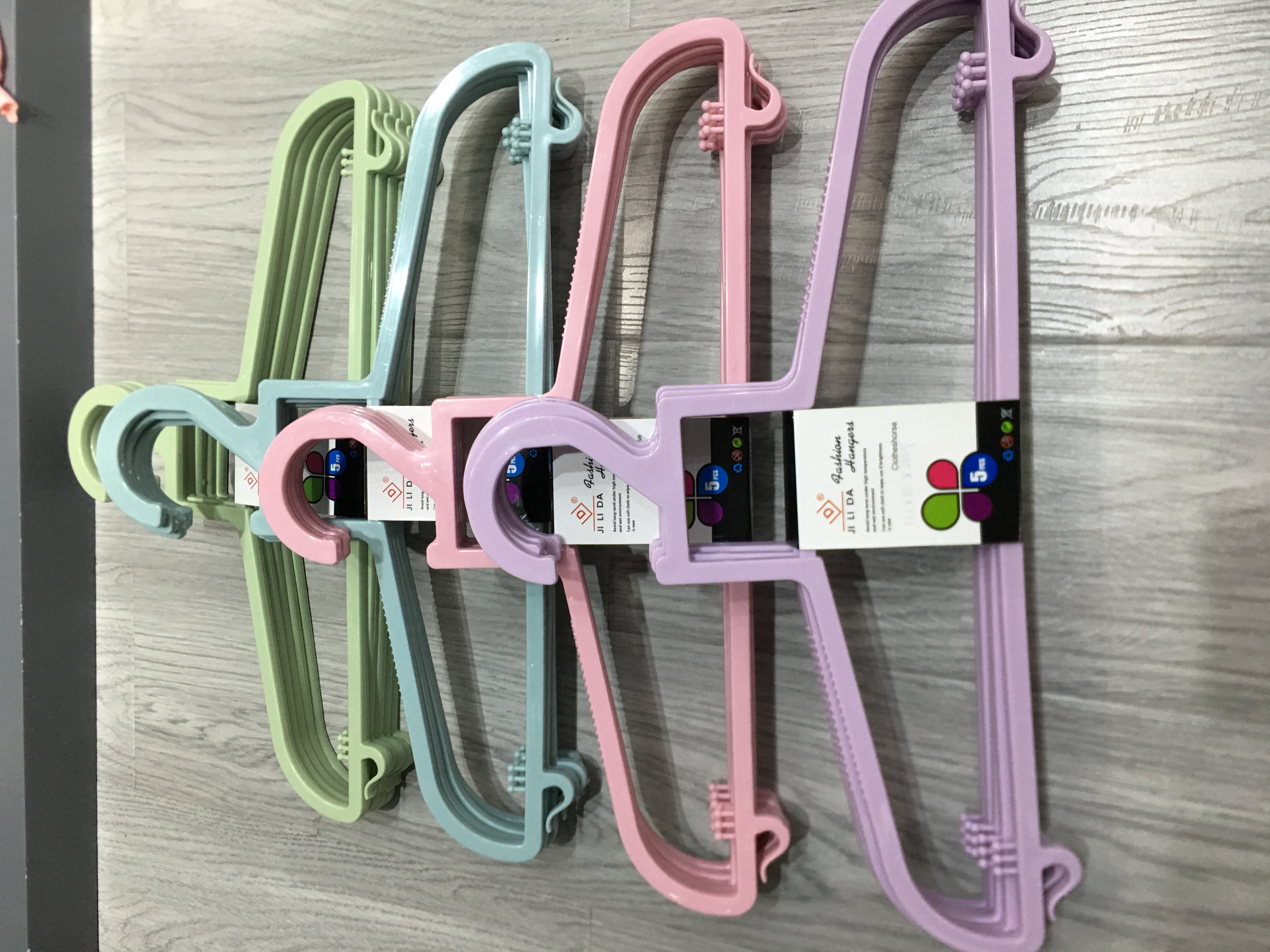 8028# 塑料衣架 （5个一卡）