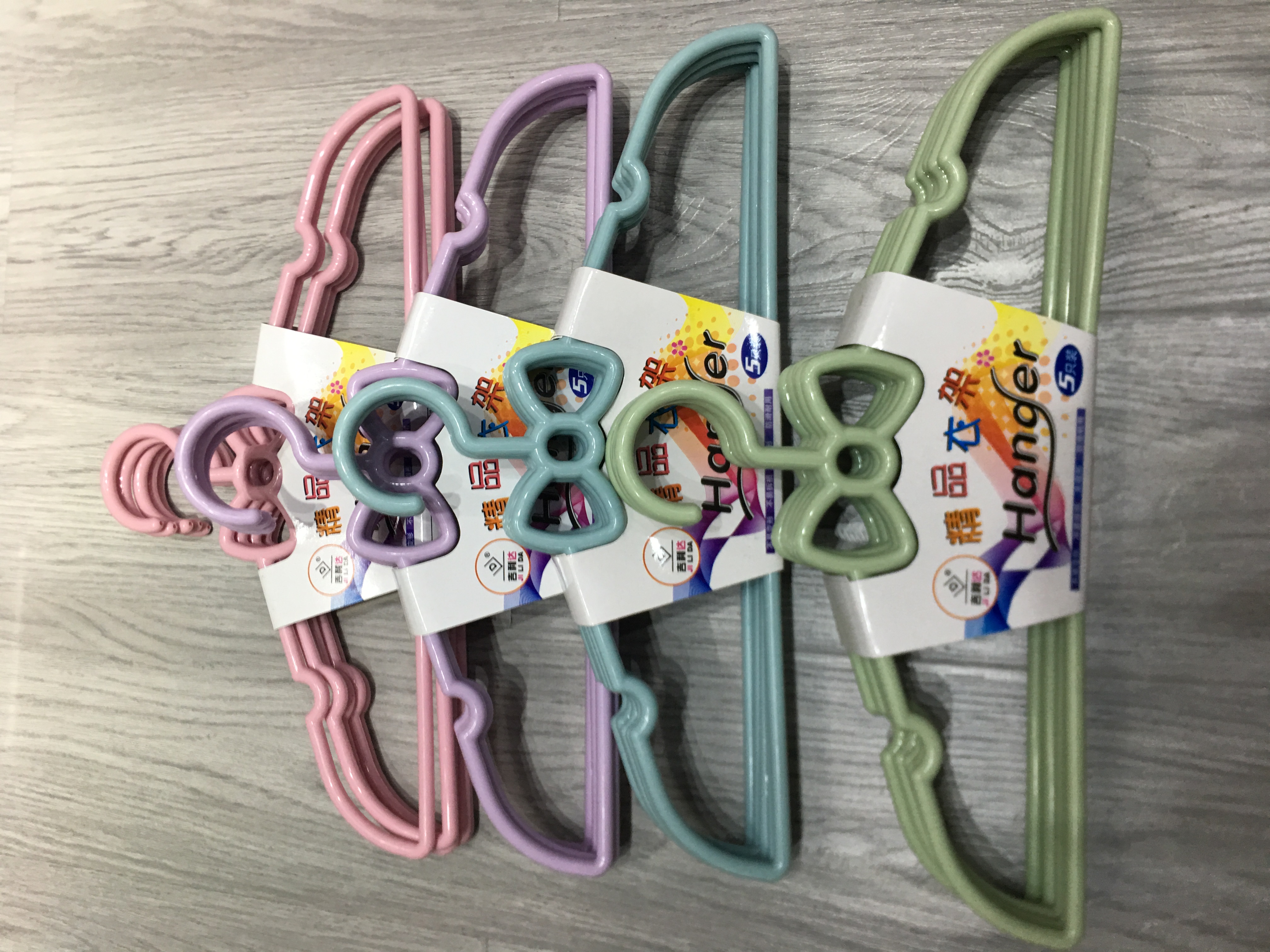 8061# 塑料衣架 （5个一卡 ）