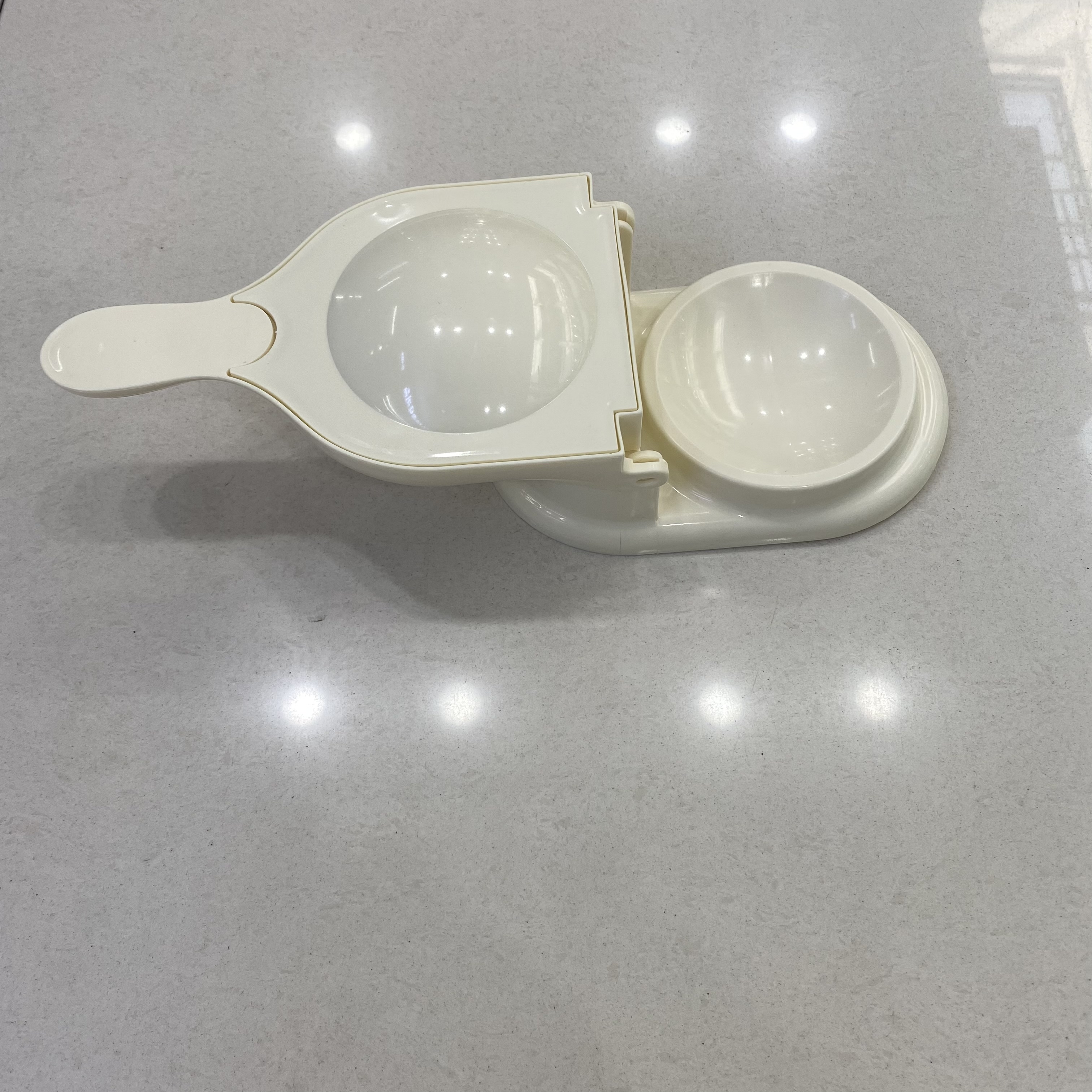 A manual dough rolling machine for pressing dumpling wrappers, a perfect tool for making dumplings Specification image