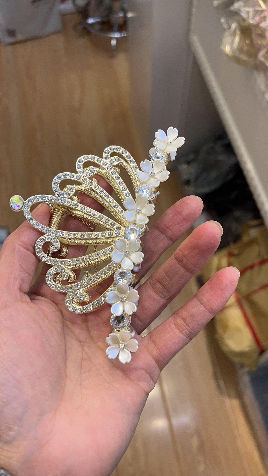 The best-selling moonlight crystal claws in 20252 details Picture