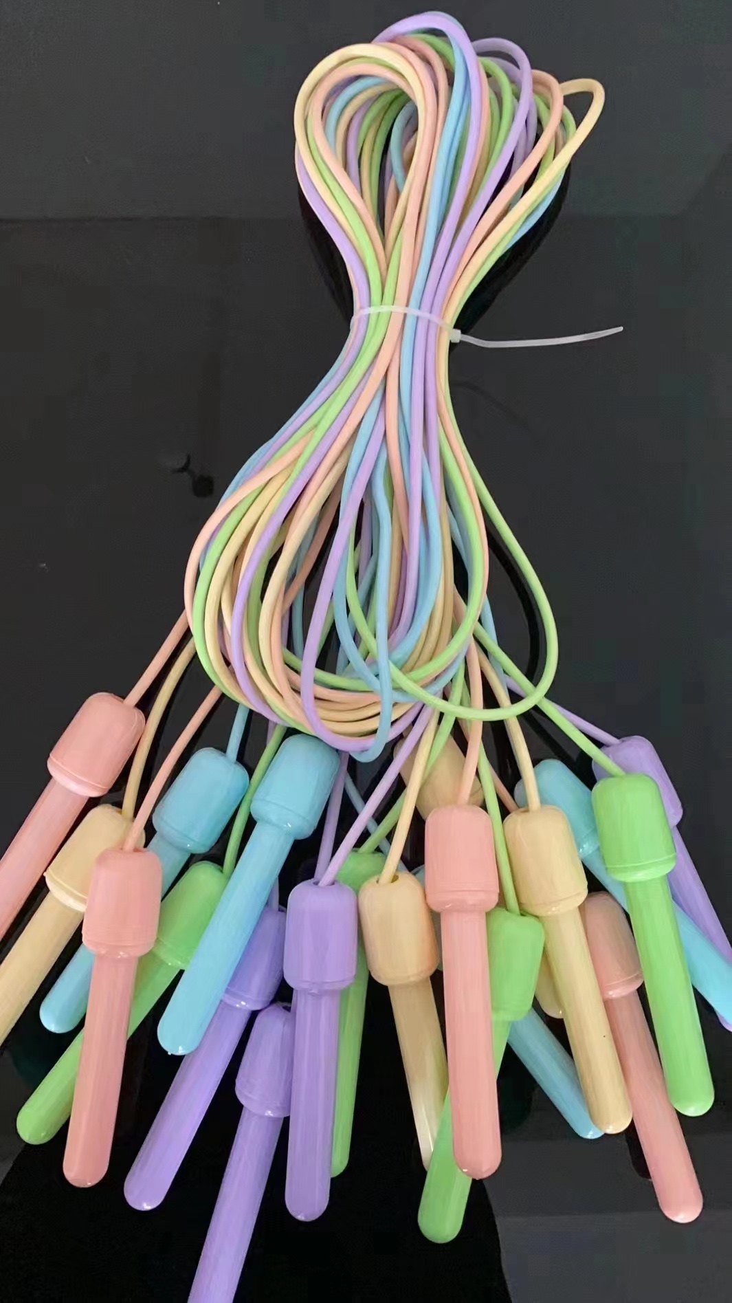 儿童跳绳 幼儿园初学者可调节中小学生体育达标训练彩色塑料绳子