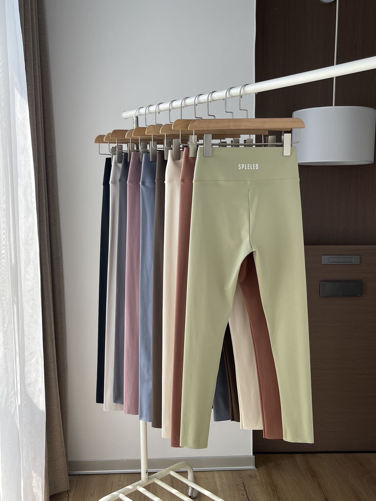 Nine-point printed shark pants Application Scenario