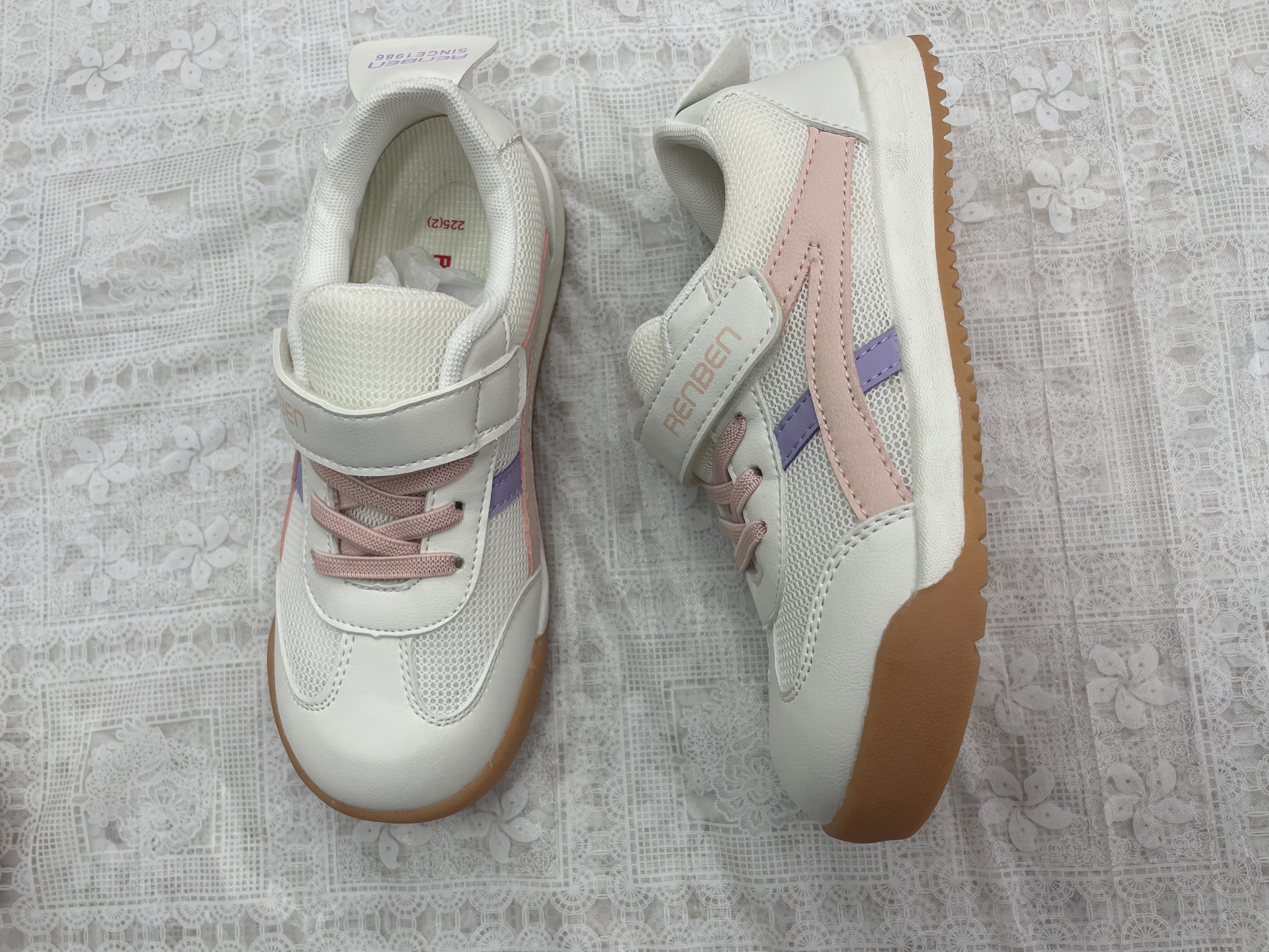 Renben comfortable and breathable mesh children's shoes Application Scenario