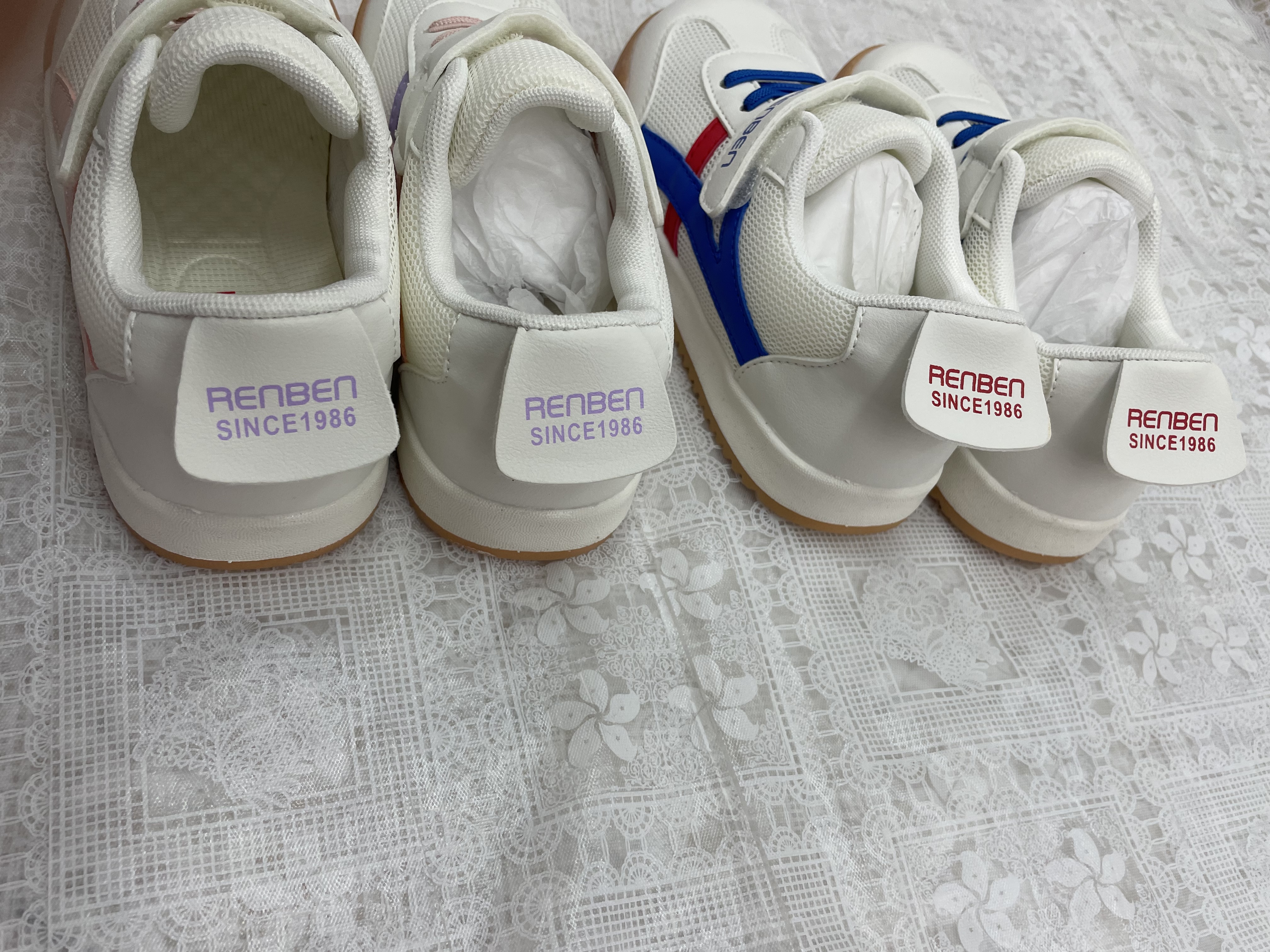 Renben comfortable and breathable mesh children's shoes Item Picture
