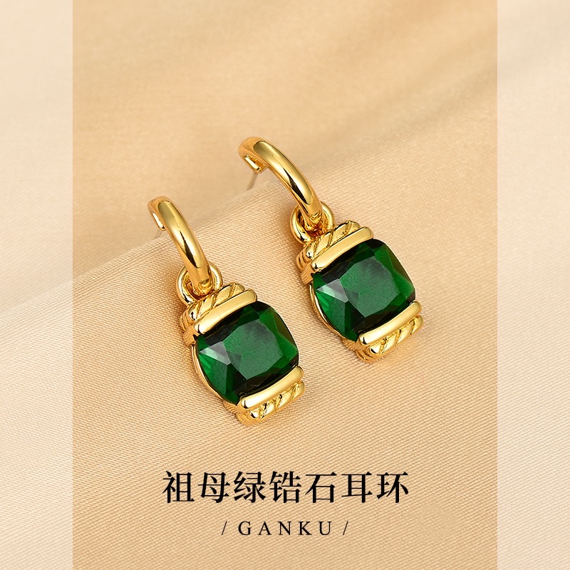 Bold and cool emerald zircon earrings, a stylish Korean Internet celebrity bestseller, with a unique design sense and distinctive spring and summer earrings Item Picture