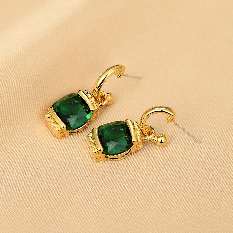 Bold and cool emerald zircon earrings, a stylish Korean Internet celebrity bestseller, with a unique design sense and distinctive spring and summer earrings details Picture
