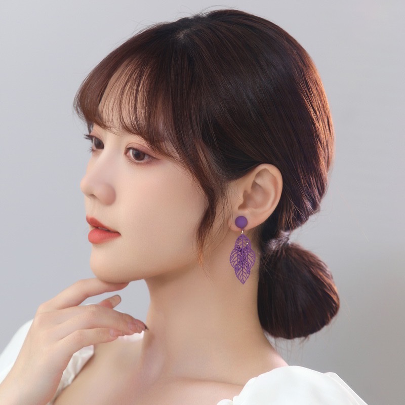 The retro Hong Kong-style green earrings with a trendy vibe, 2022 new trendy leaf fashion large-sized earrings and earrings R406 Specification image