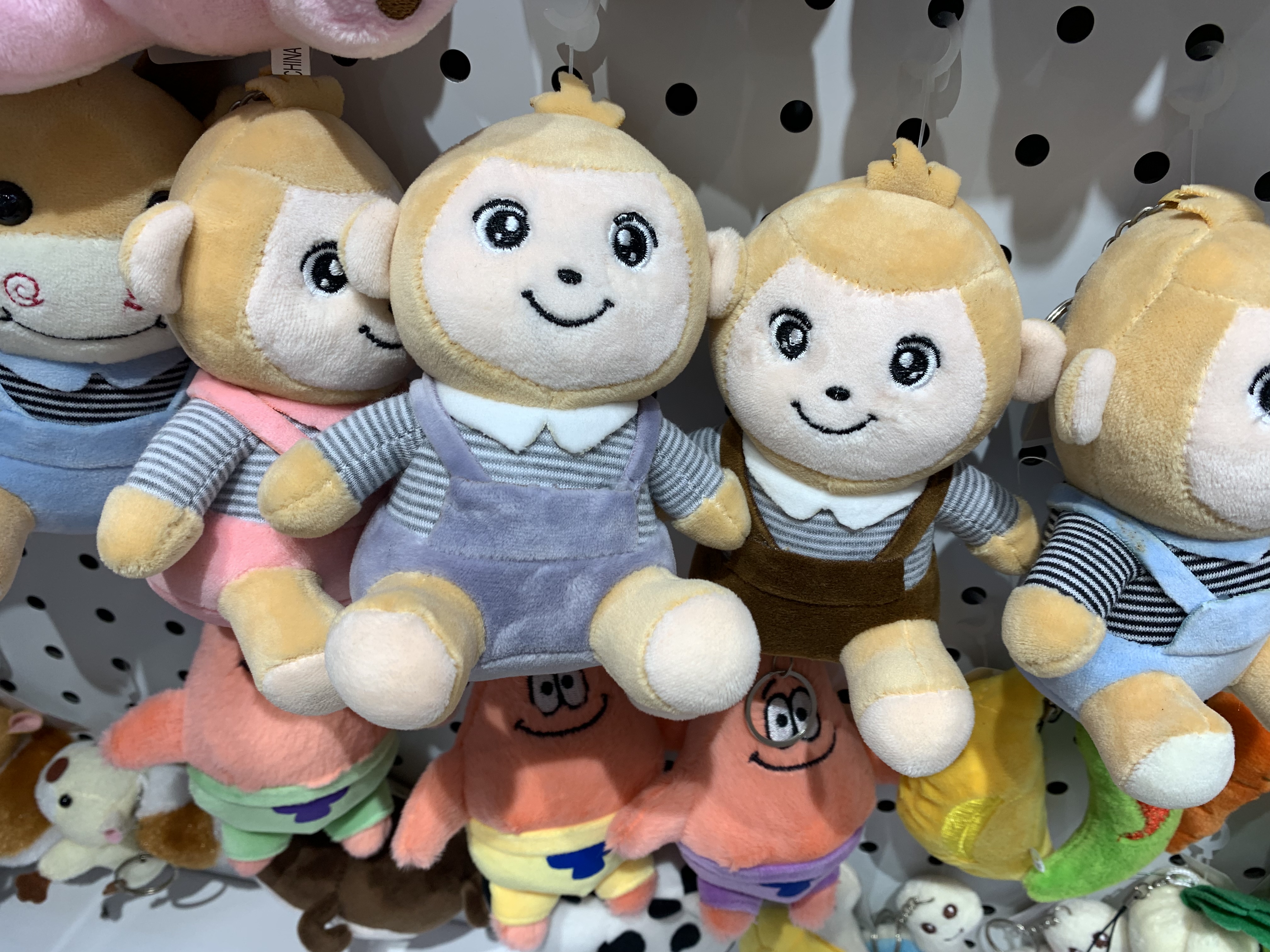 Plush pendant, spray-painted sitting dragon, keychain, pumpkin monkey pie, big star, mini claw machine doll, Douyin live streaming on Amazon Application Scenario