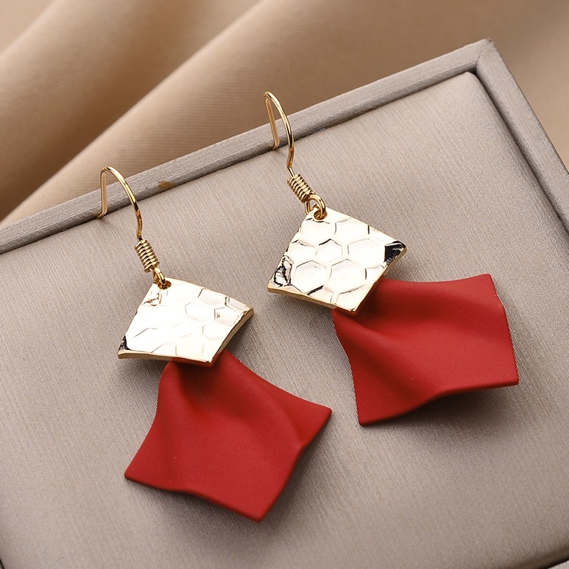 Korean style green retro earrings 2022 new trendy irregular geometric rhombic earrings and earrings for women R004 details Picture