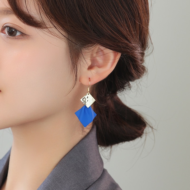 Korean style green retro earrings 2022 new trendy irregular geometric rhombic earrings and earrings for women R004 Specification image