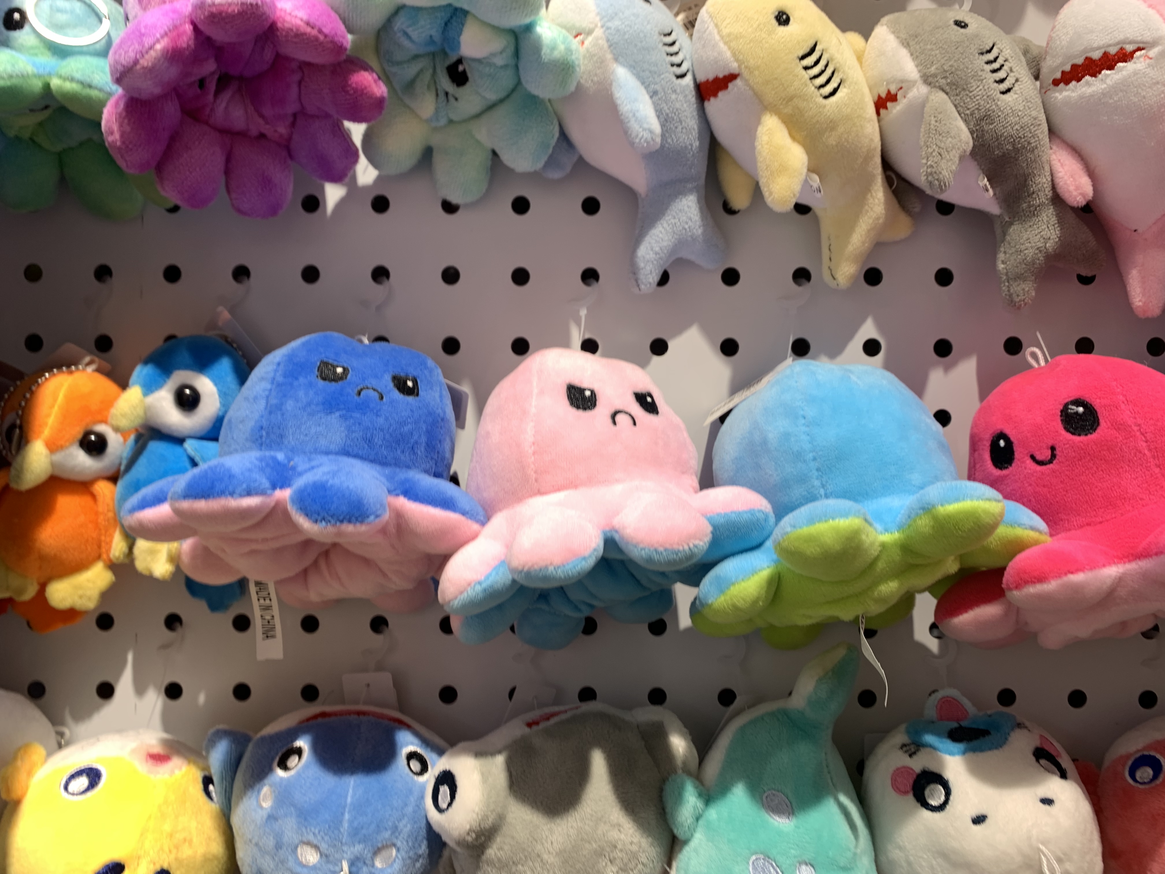 Plush pendants, folded ears, heart-hugging pigs, keychains, ocean series, mini claw dolls, Douyin live streaming, Amazon cross-border Application Scenario