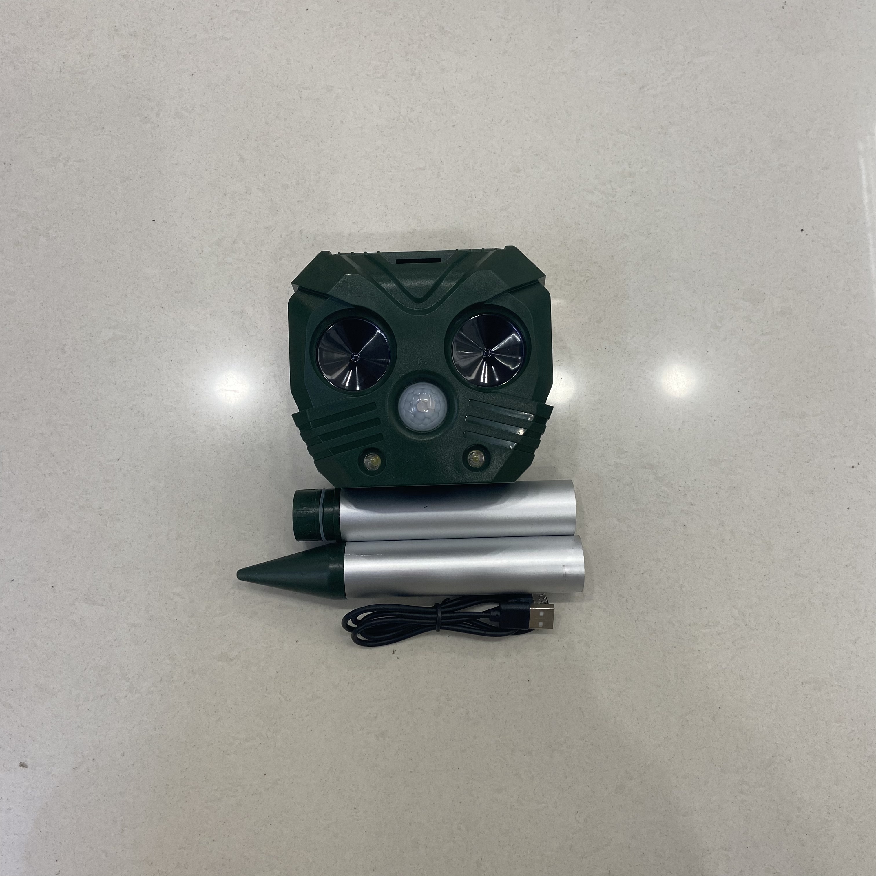 驱虫驱鼠器实物图