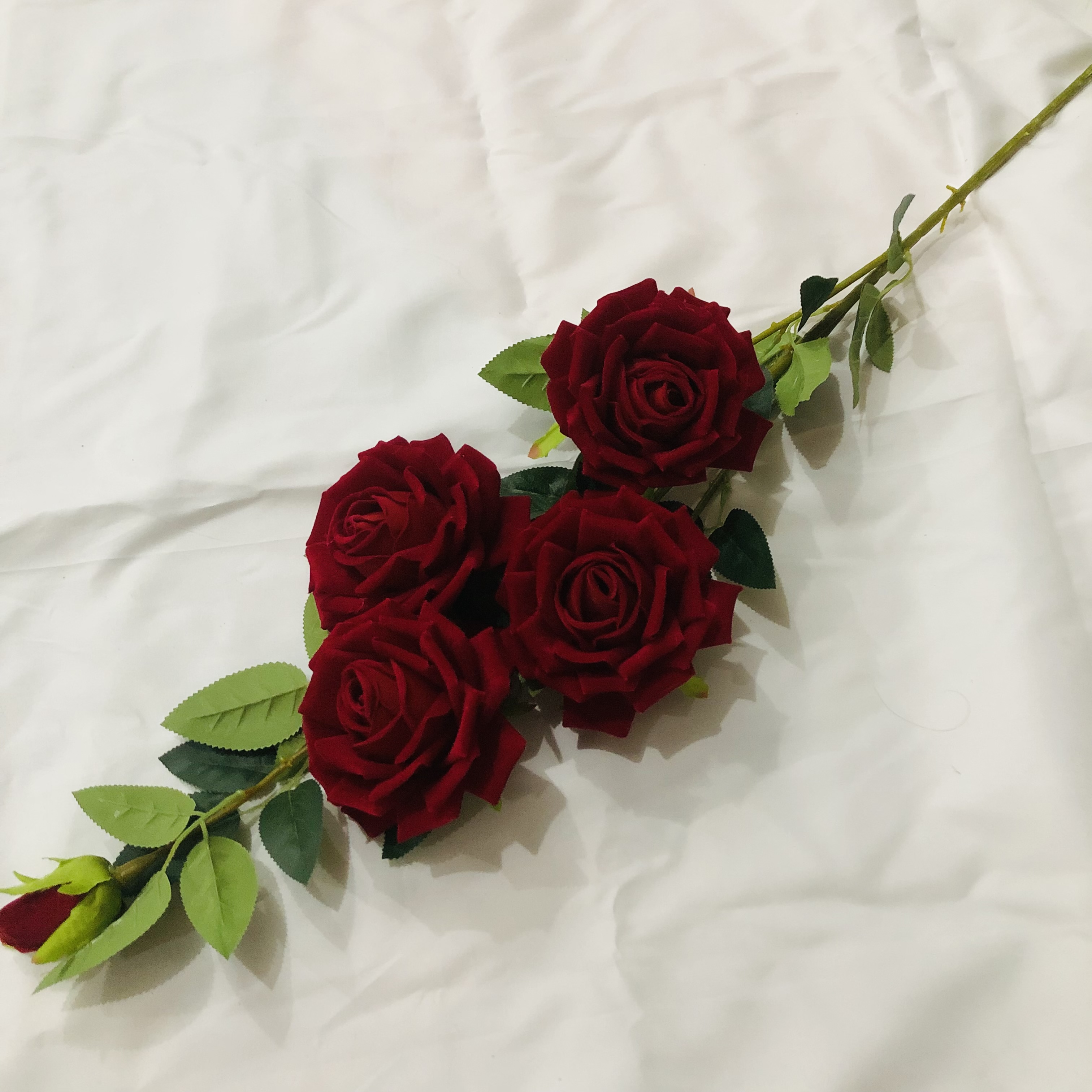 新娘订婚宴装饰仿真花束单支绒布5头钻石玫婚礼花墙背景墙月季花新中式婚庆装饰路引花红色玫瑰假花绢布高档布艺瓶花落地月季花