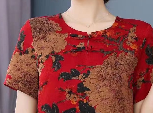 New 2023 faux silk No. 3 dress, round-neck fabric loop short-sleeved, summer wear for middle-aged and elderly people, fashionable and comfortable for mothers in summer, low red and festive, suitable for home, travel, socialized friends, large size dress. details Picture
