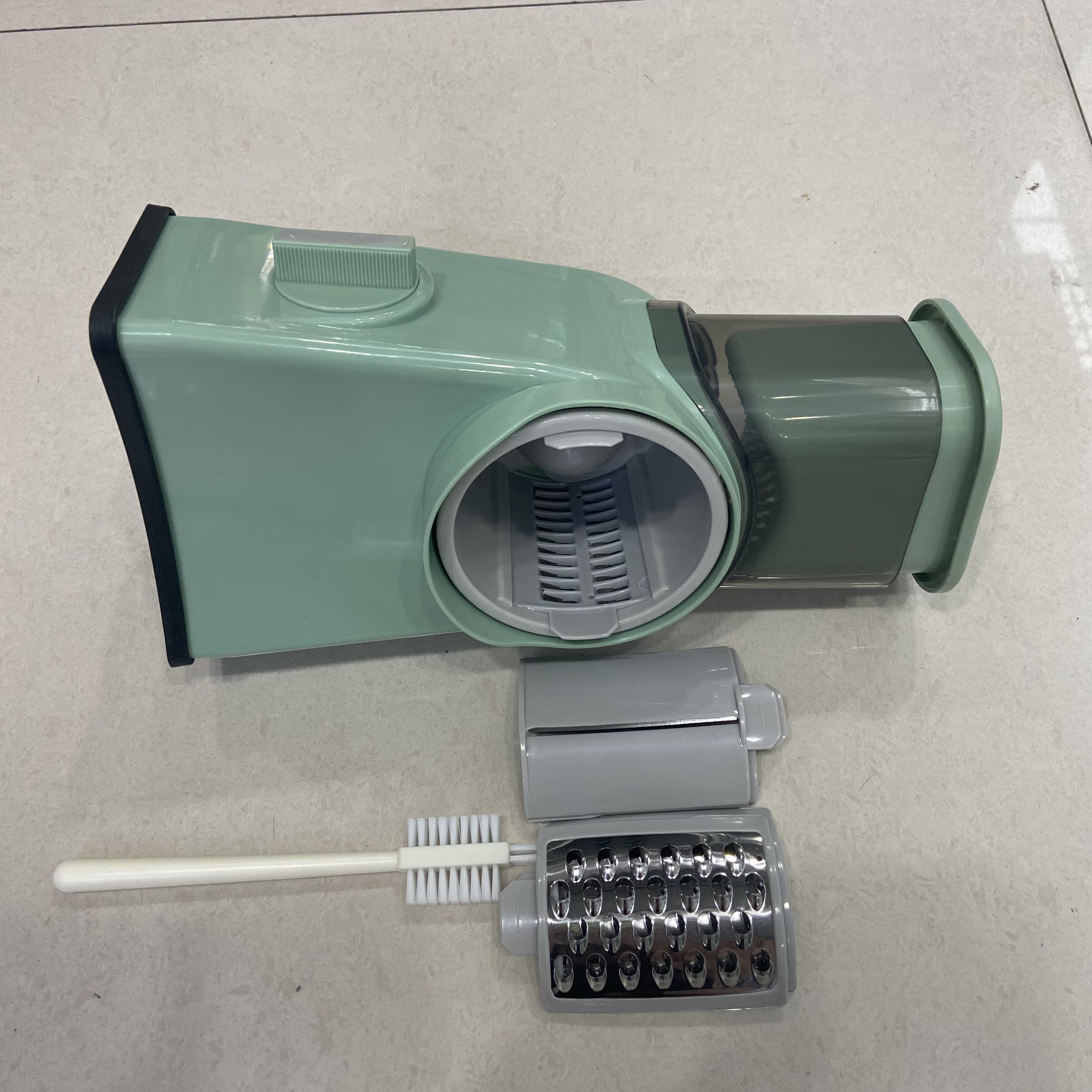 Household vegetable slicer, hand-cranked roller grater, potato slice and radish slicer details Picture